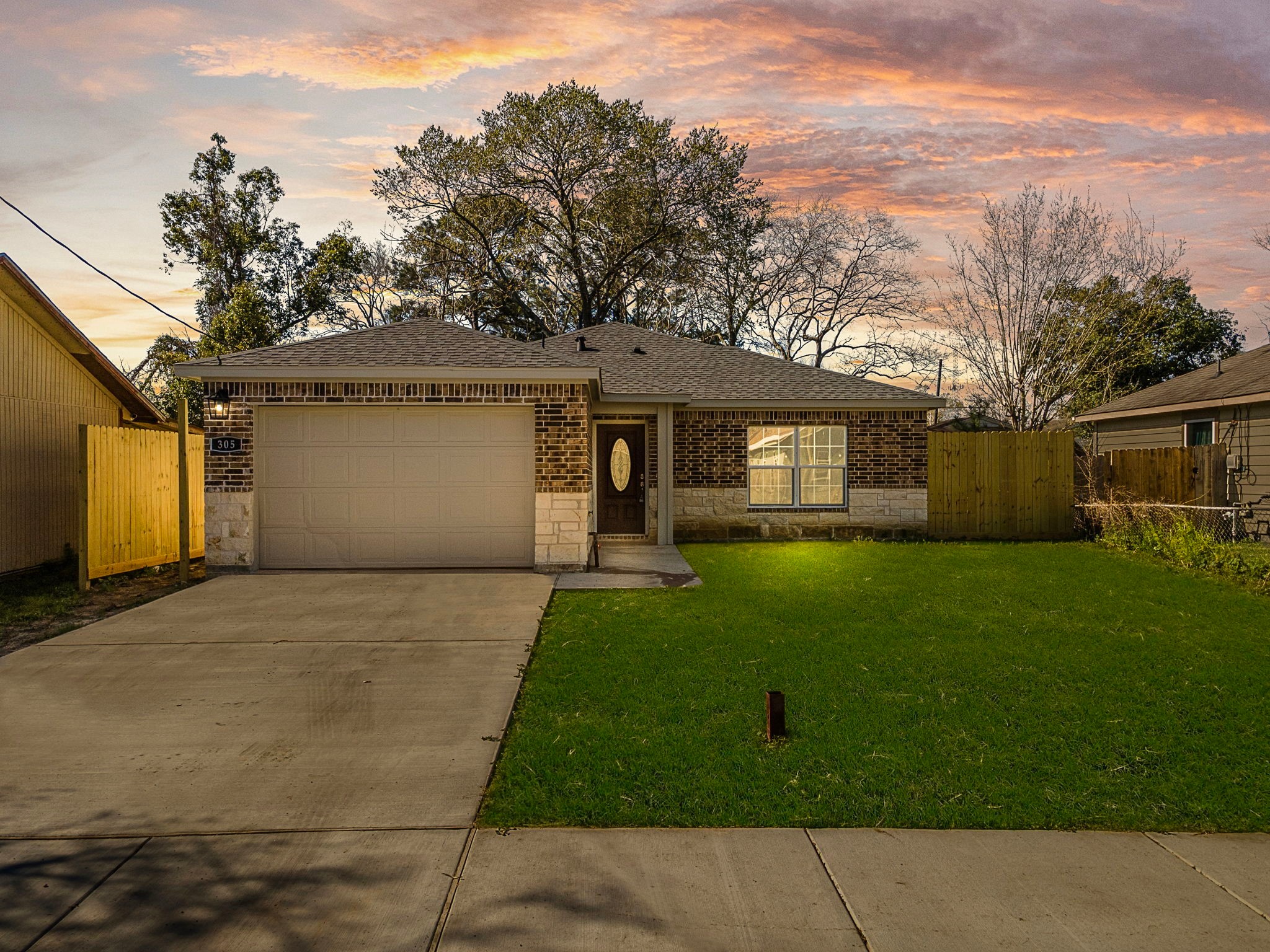 305 E Humble Street Property Photo