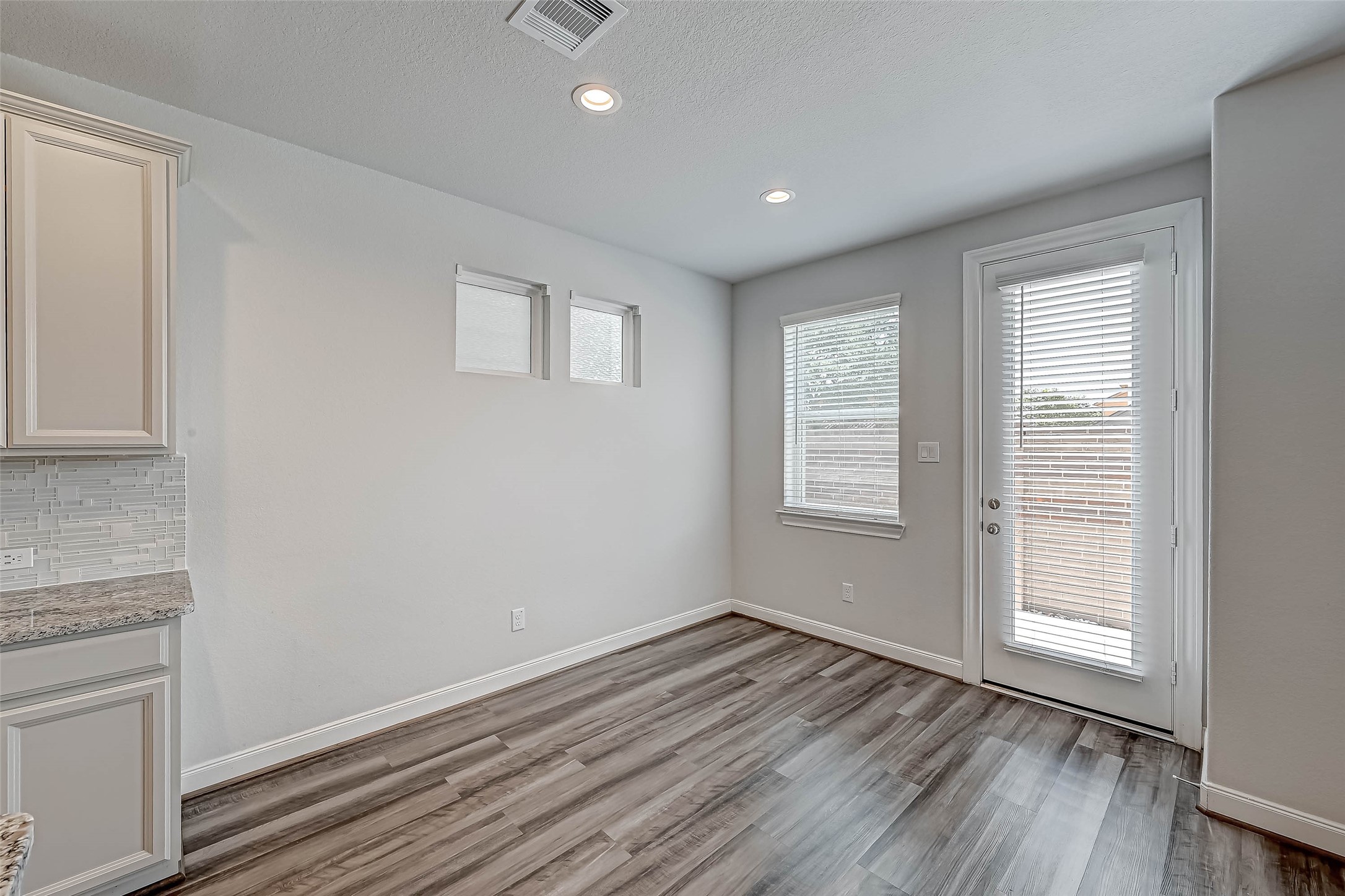 9905 Brickhouse Drive Property Photo 10