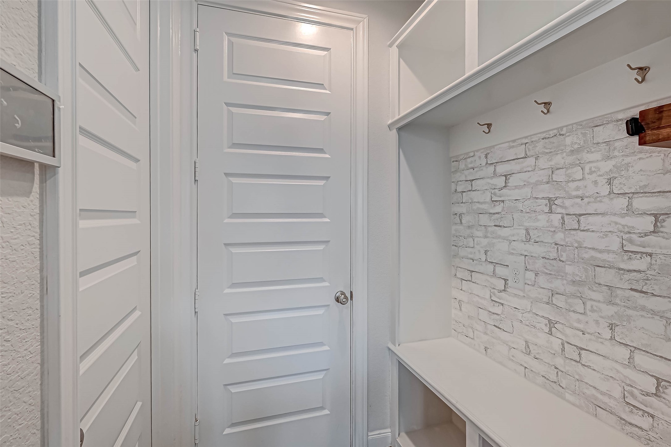 9905 Brickhouse Drive Property Photo 18