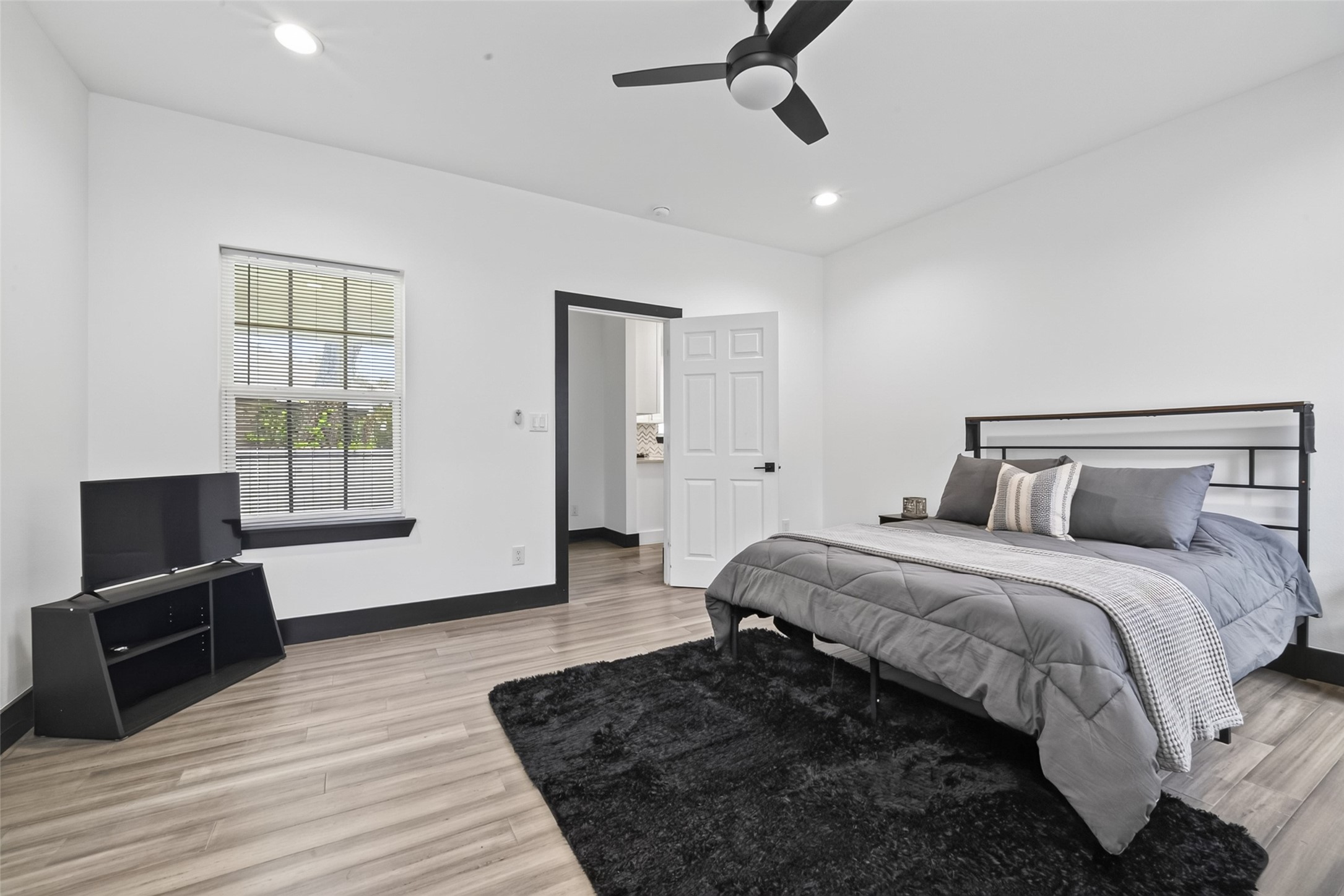 409 Winnie Street Property Photo 14