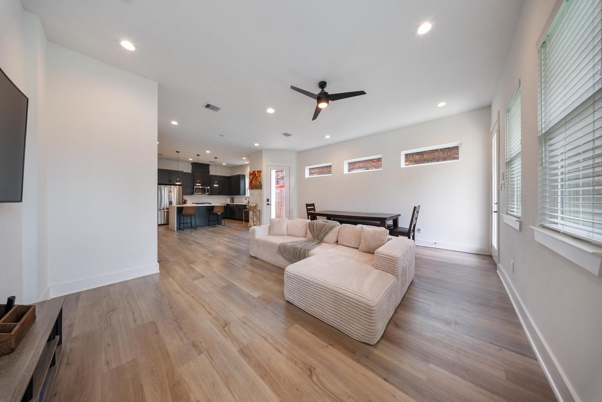 9 Super Street Property Photo 5