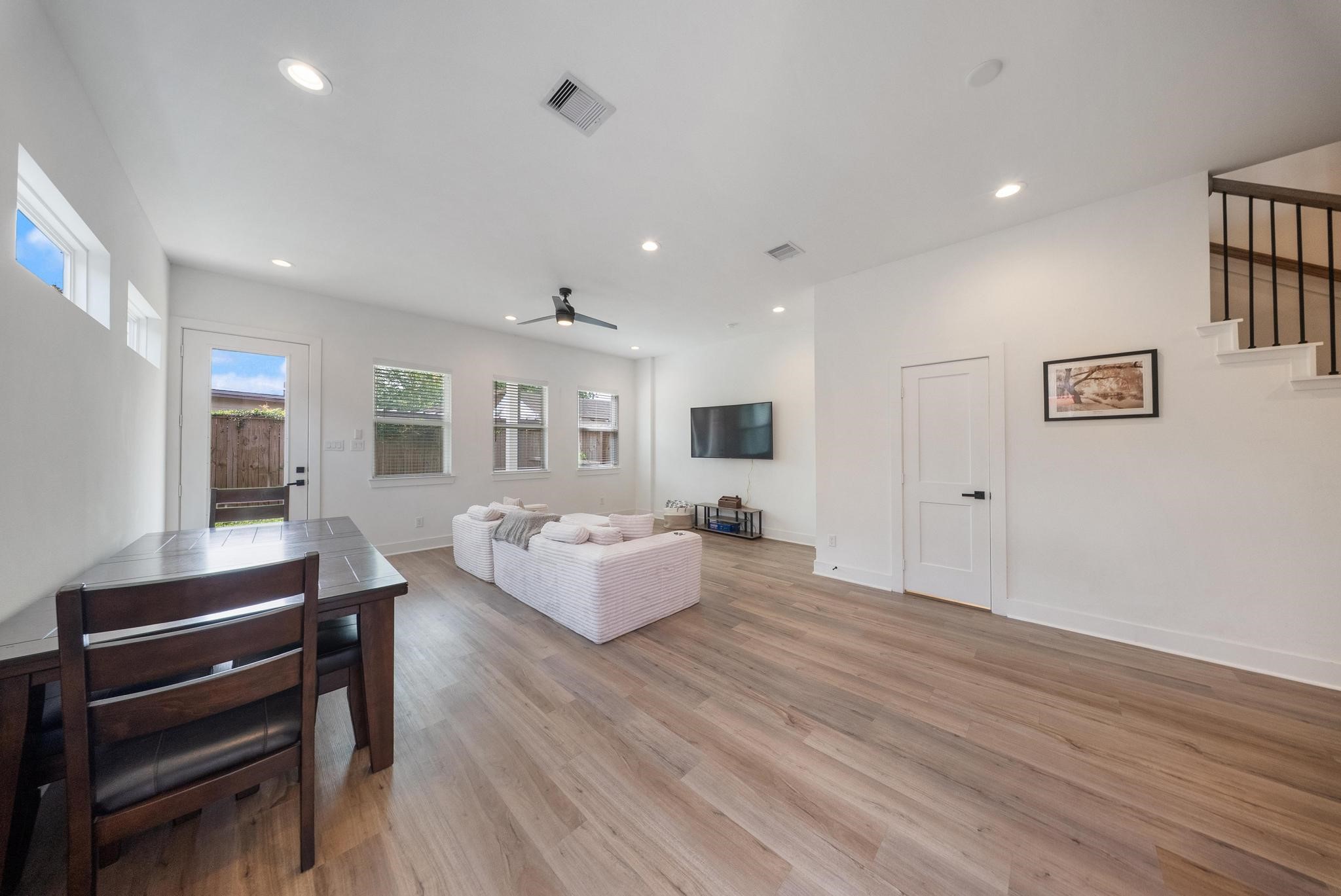 9 Super Street Property Photo 6