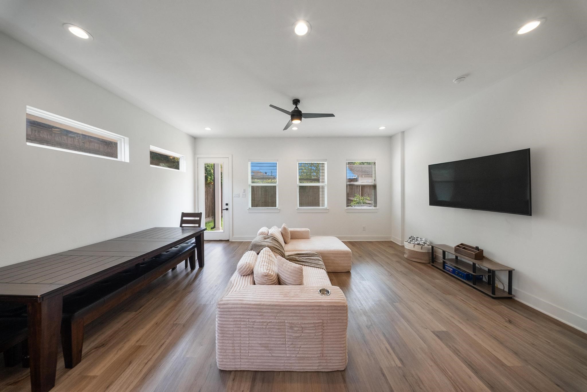 9 Super Street Property Photo 7