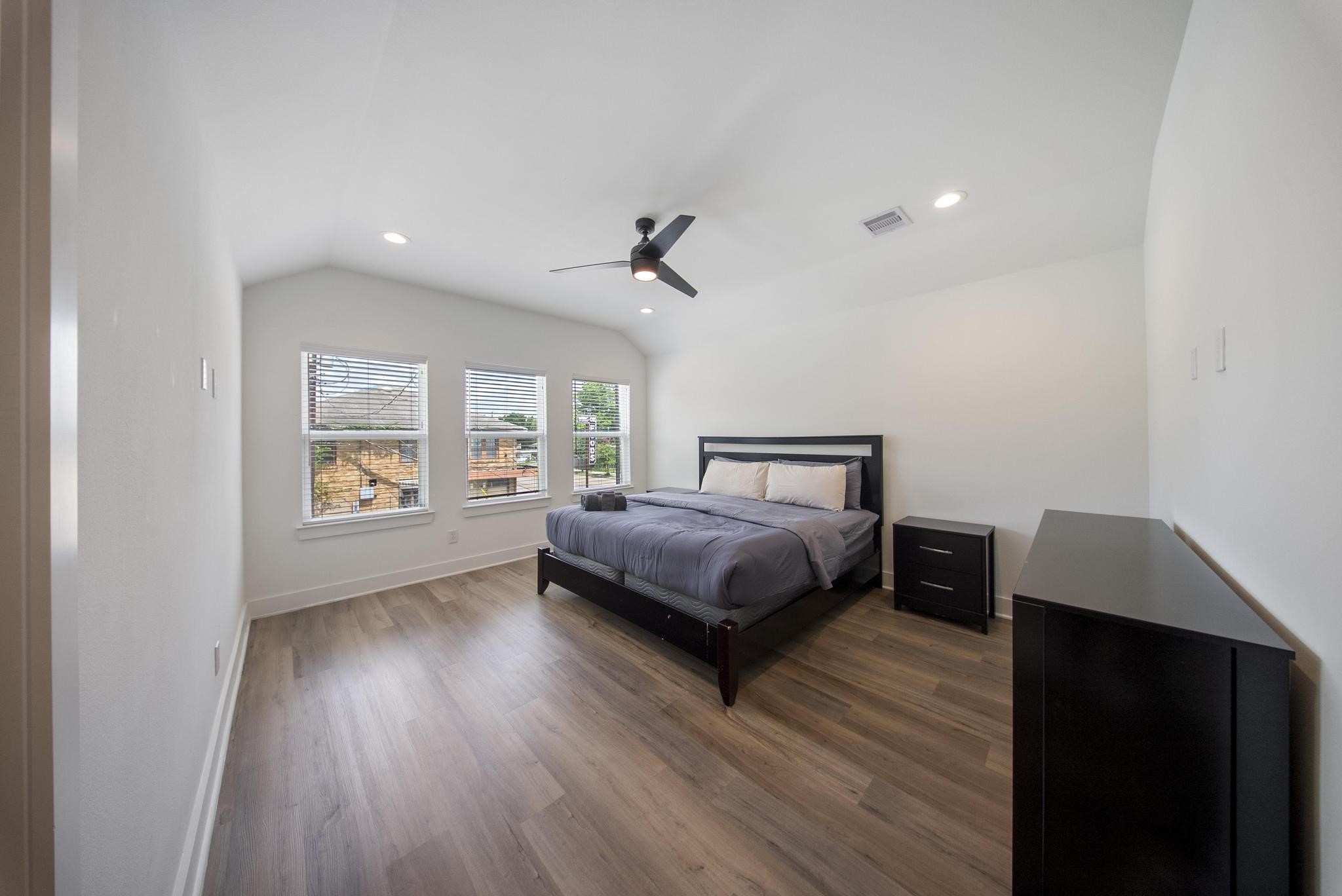 9 Super Street Property Photo 9
