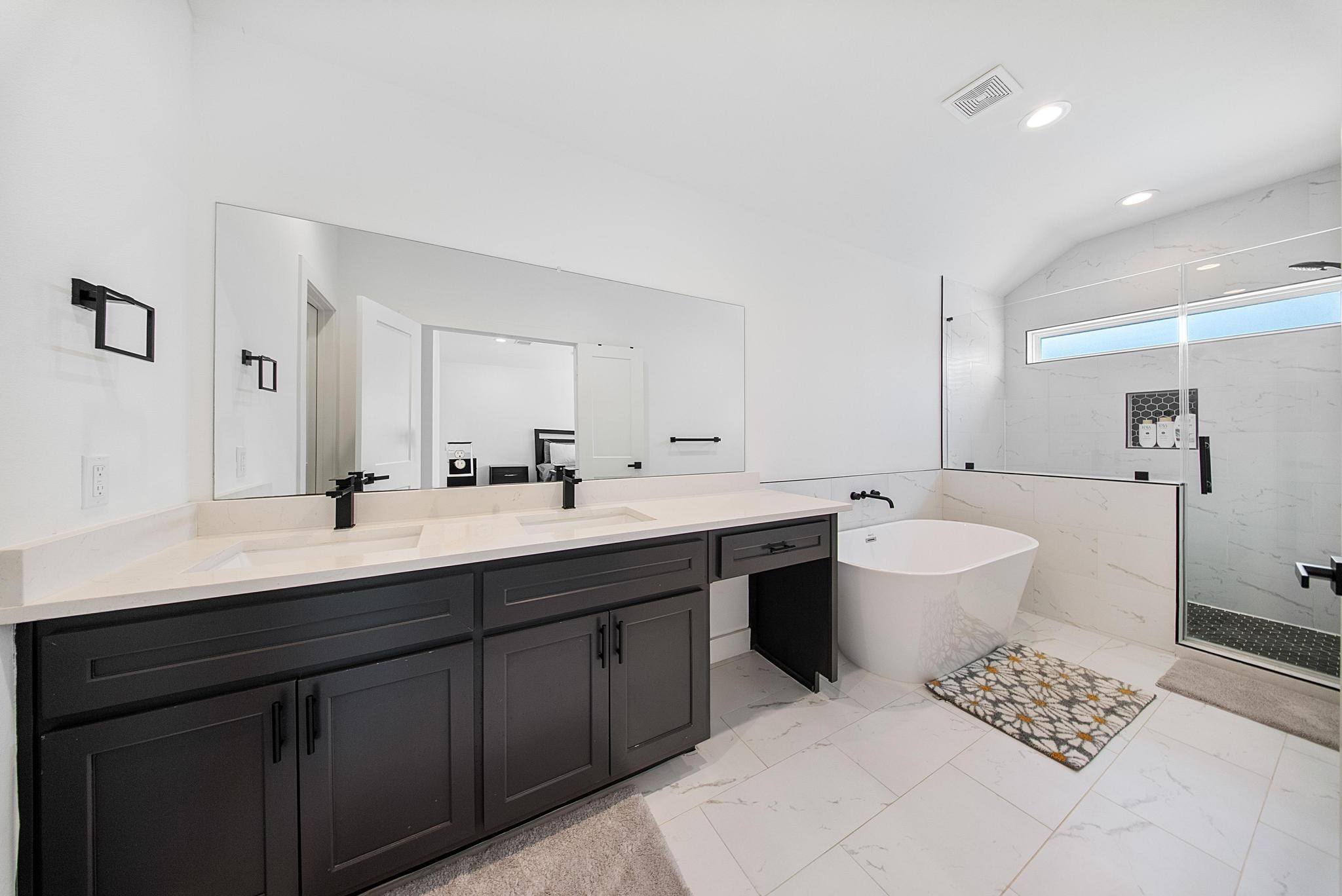 9 Super Street Property Photo 10