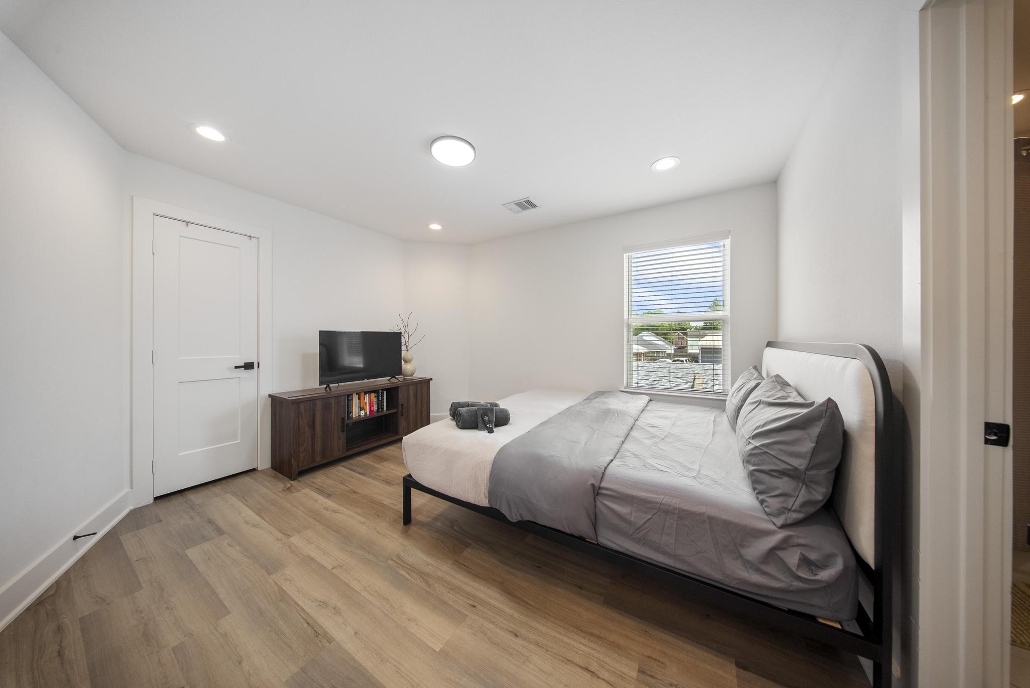 9 Super Street Property Photo 15