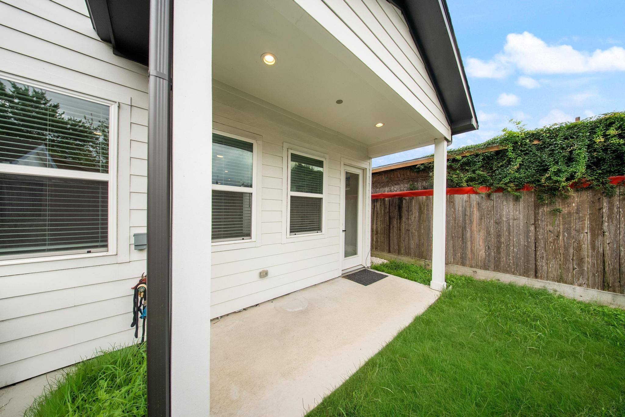 9 Super Street Property Photo 18