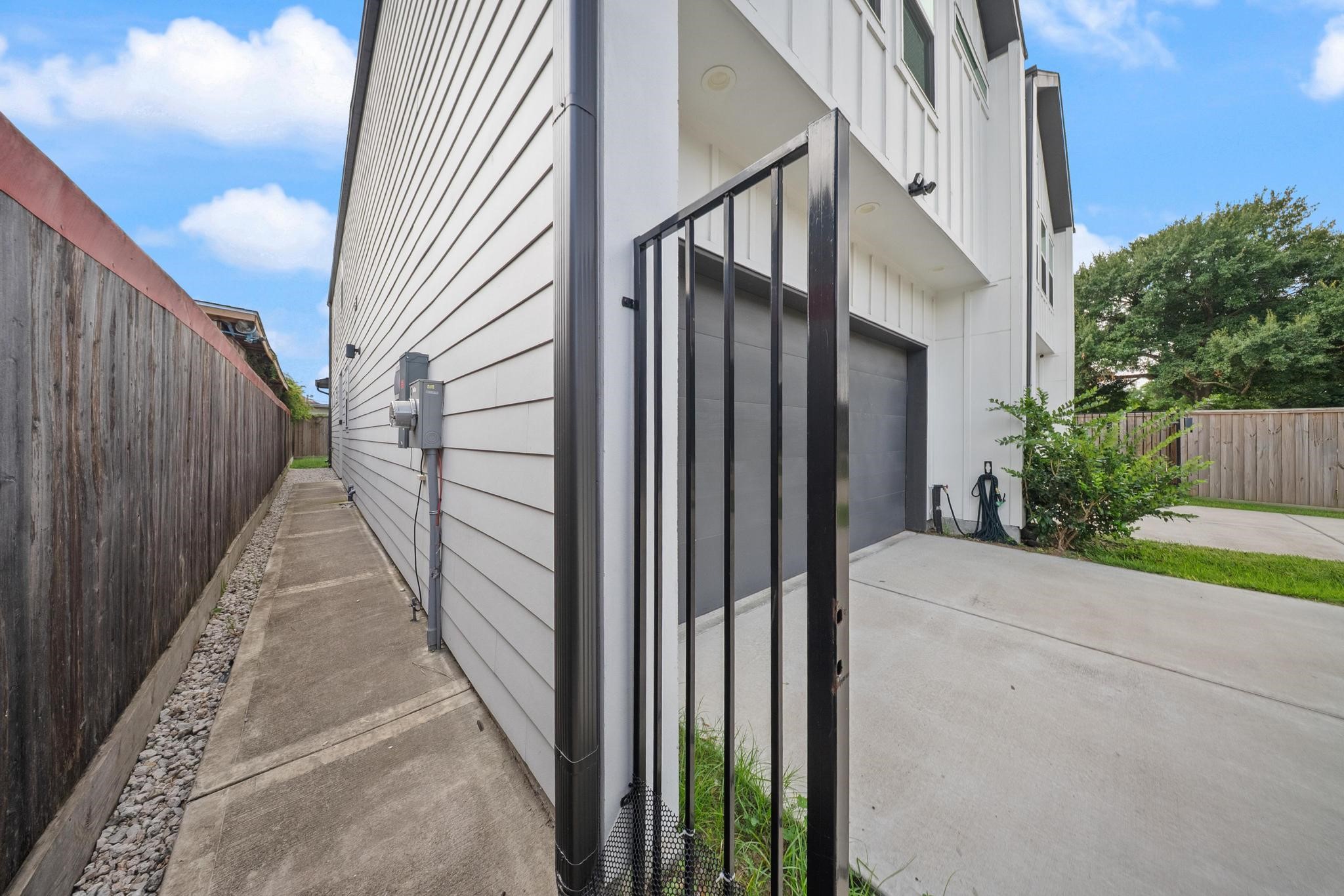 9 Super Street Property Photo 20