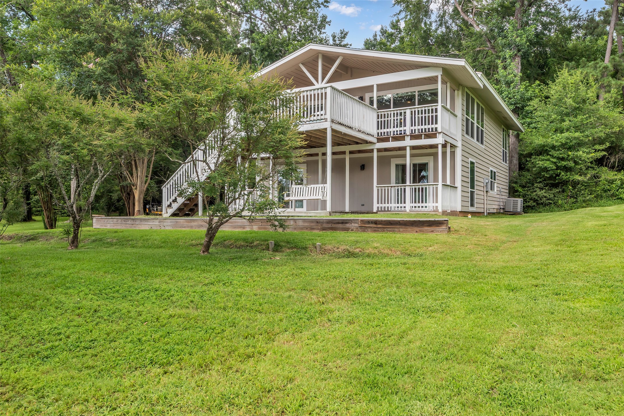 671 Lakeview Harbor Property Photo 1