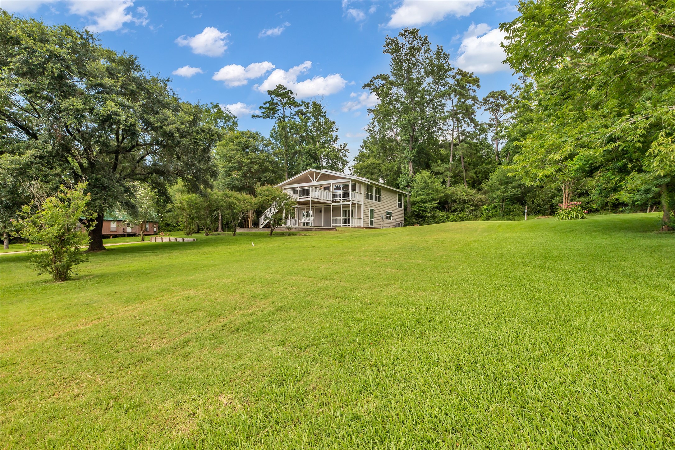 671 Lakeview Harbor Property Photo 3