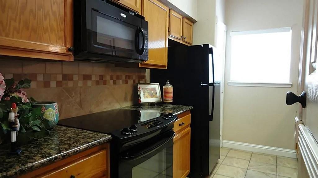 17465 Red Oak Drive 7465 Property Photo 8