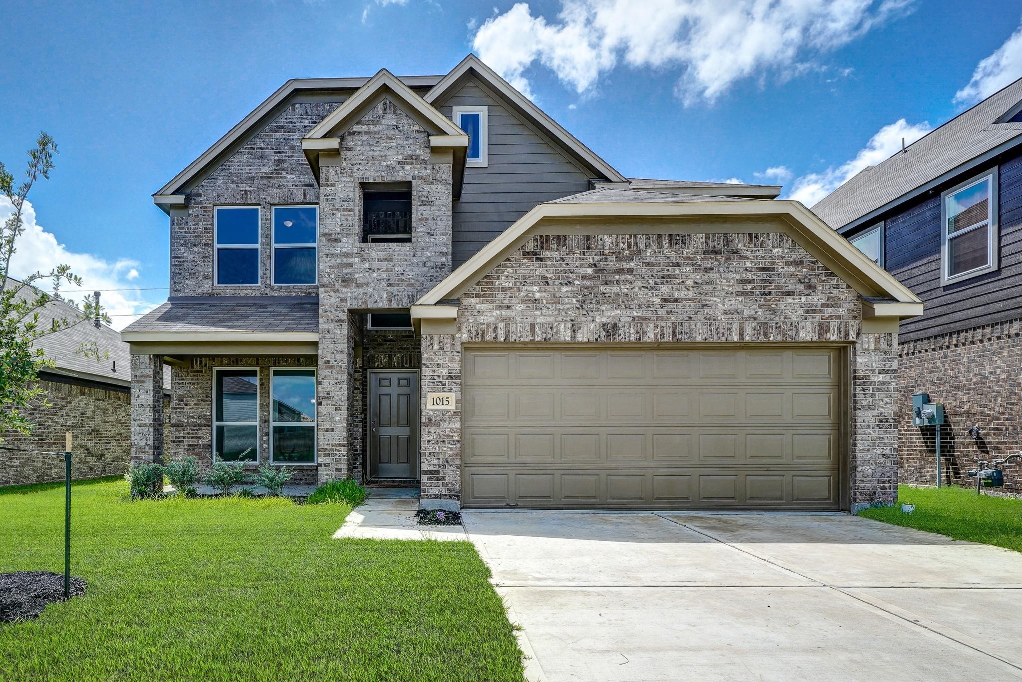 1015 Willowick Bay Drive Property Photo 1
