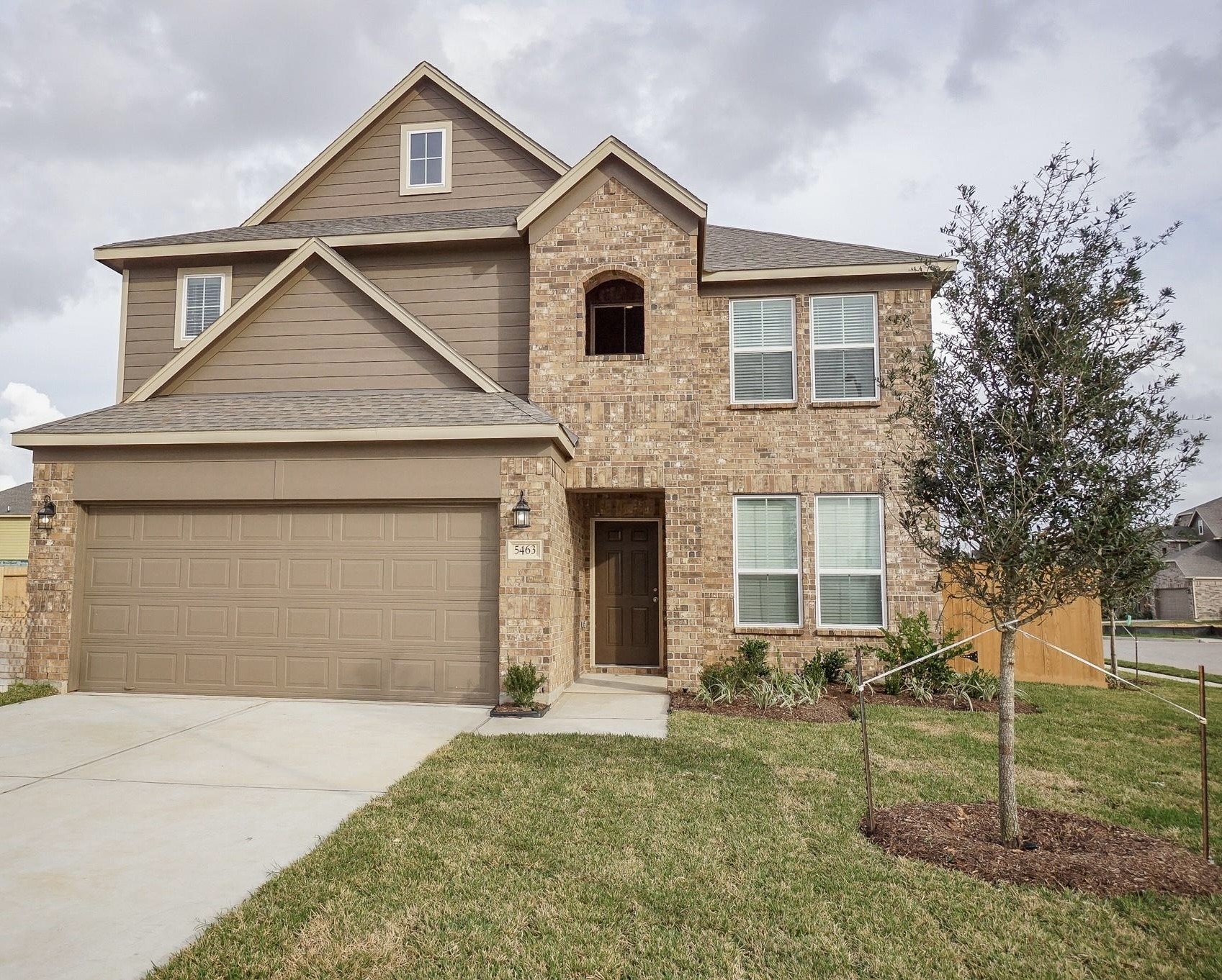 5463 Grand View Drive Property Photo 1