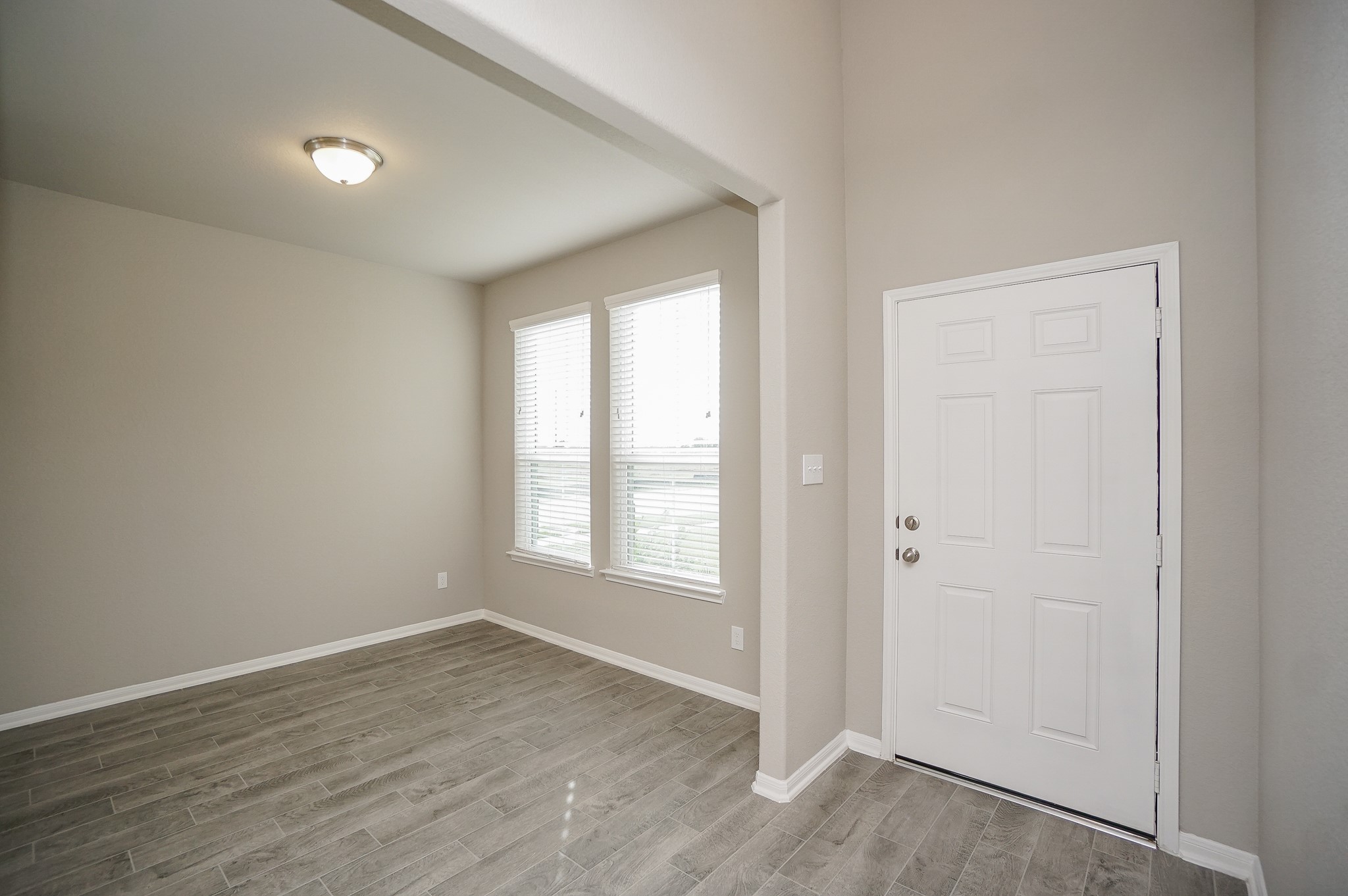 5463 Grand View Drive Property Photo 2