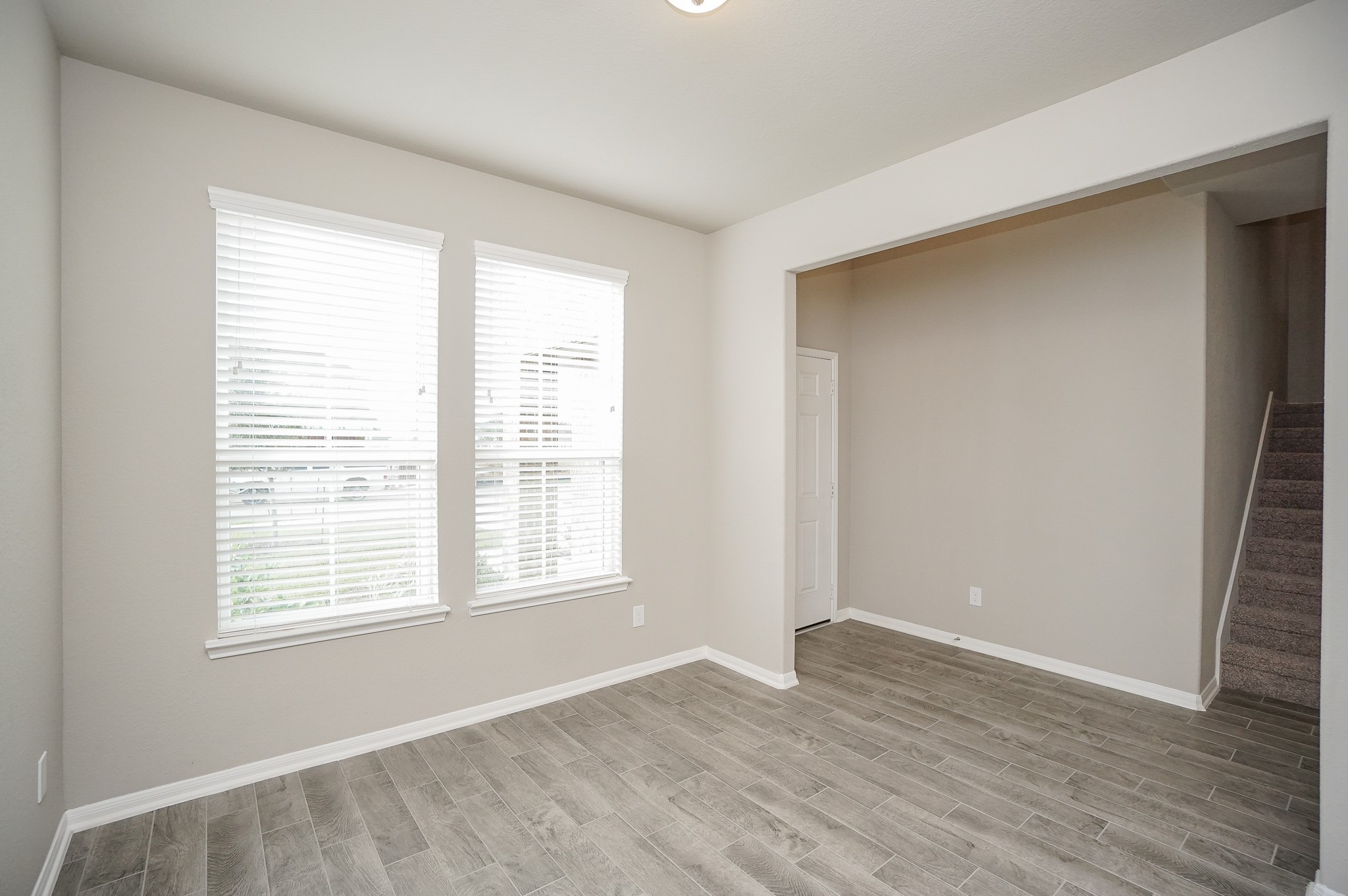 5463 Grand View Drive Property Photo 3