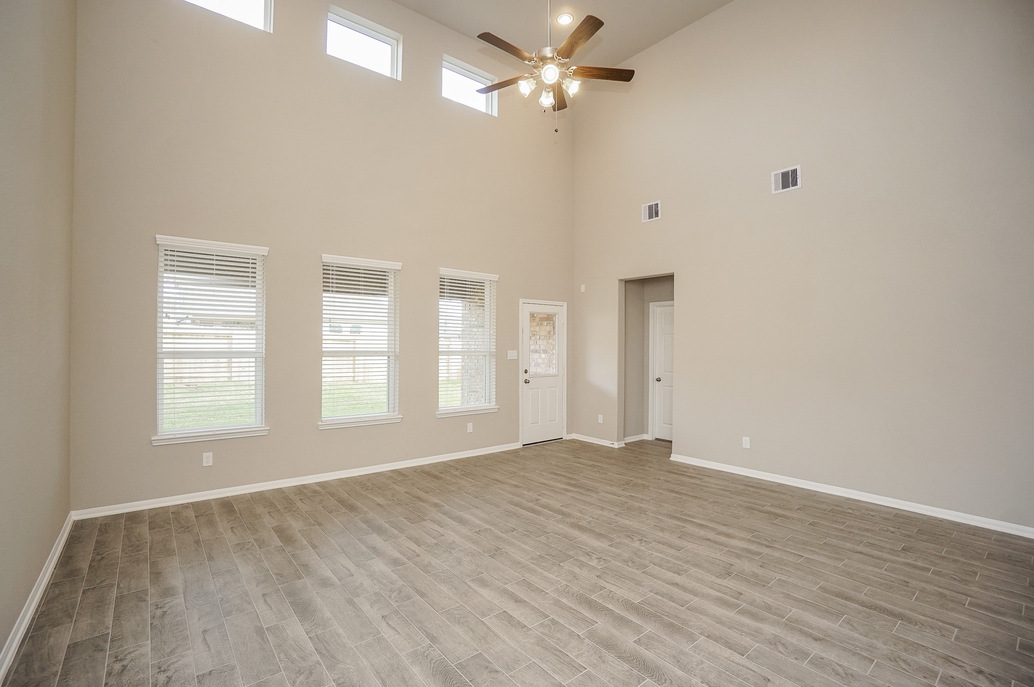 5463 Grand View Drive Property Photo 5
