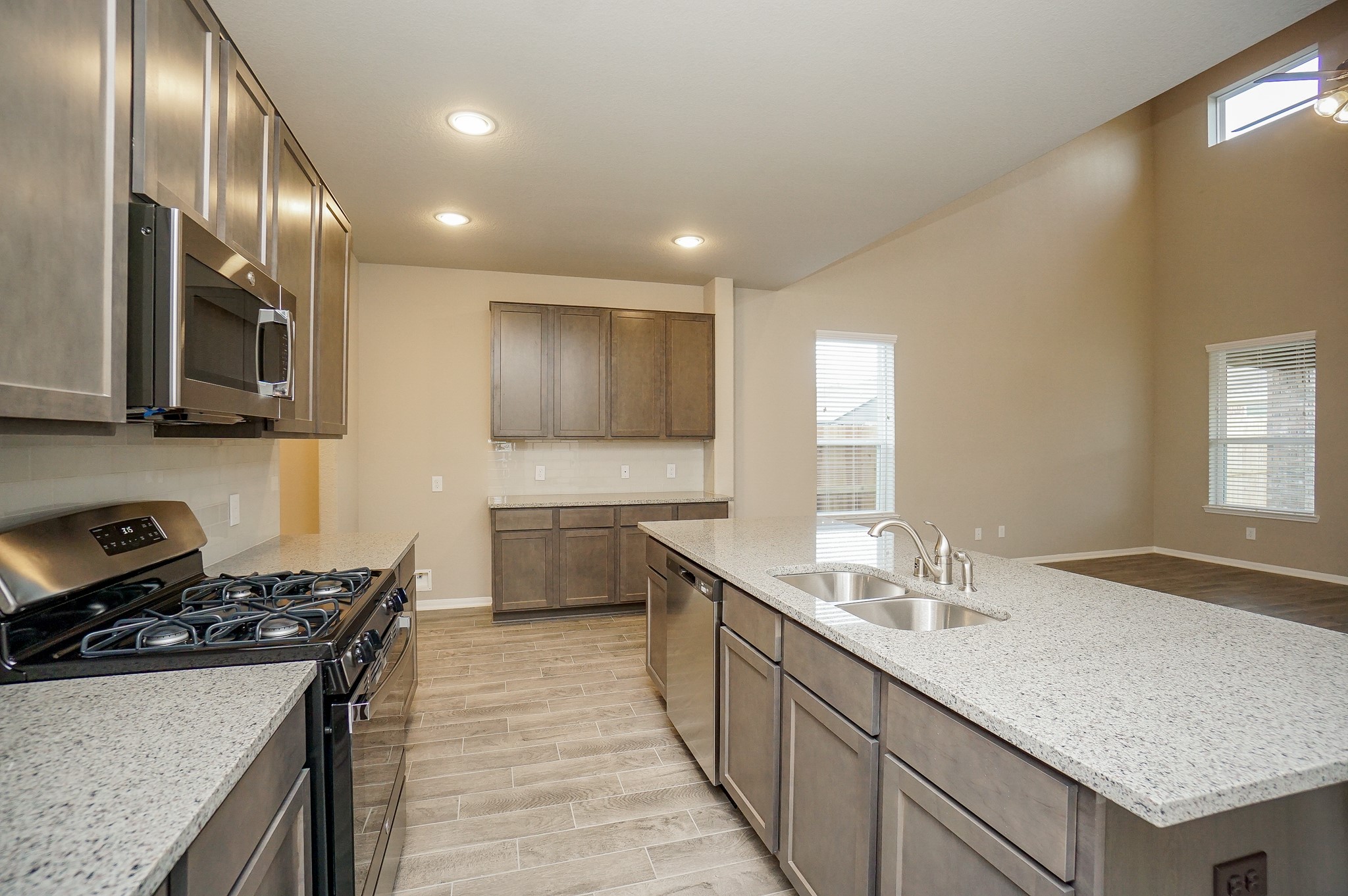 5463 Grand View Drive Property Photo 9