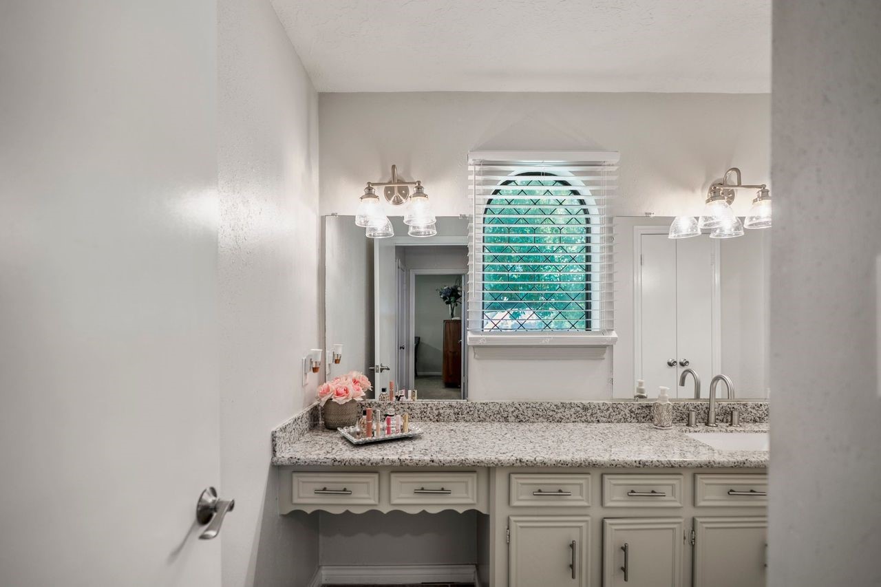 15711 Downford Drive Property Photo 32