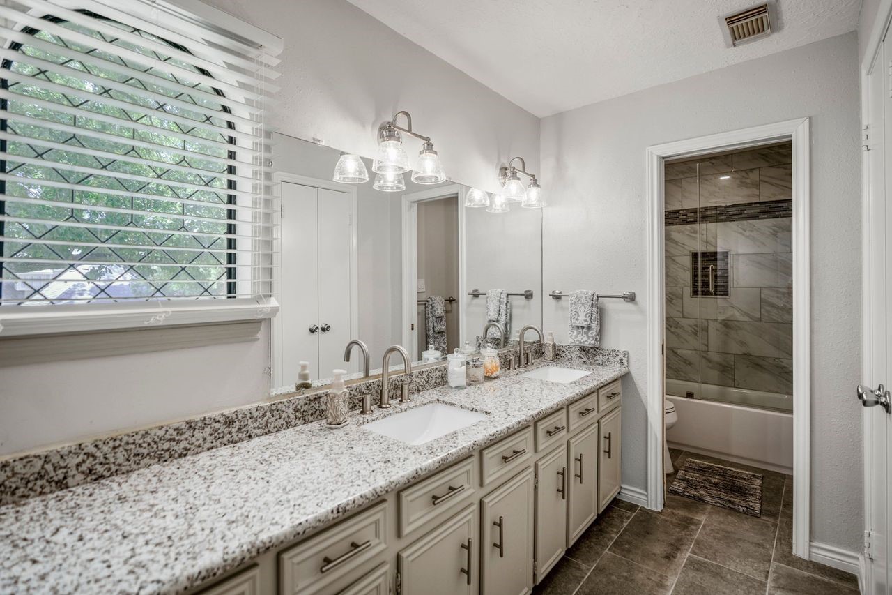 15711 Downford Drive Property Photo 34