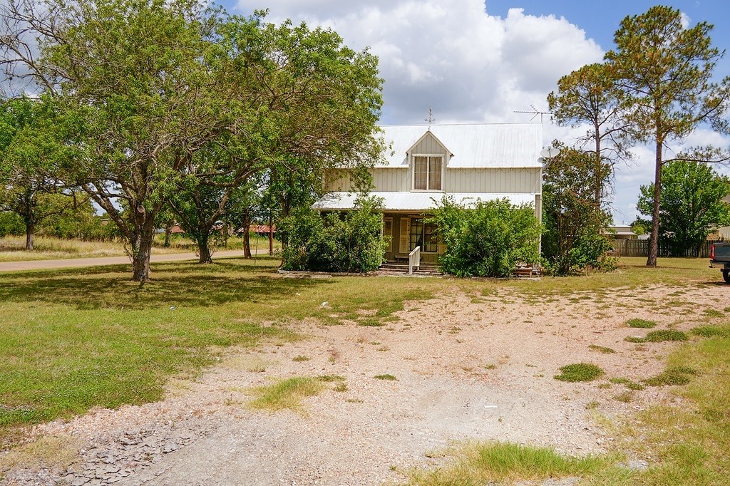 1400 Fm 609 Property Photo 1