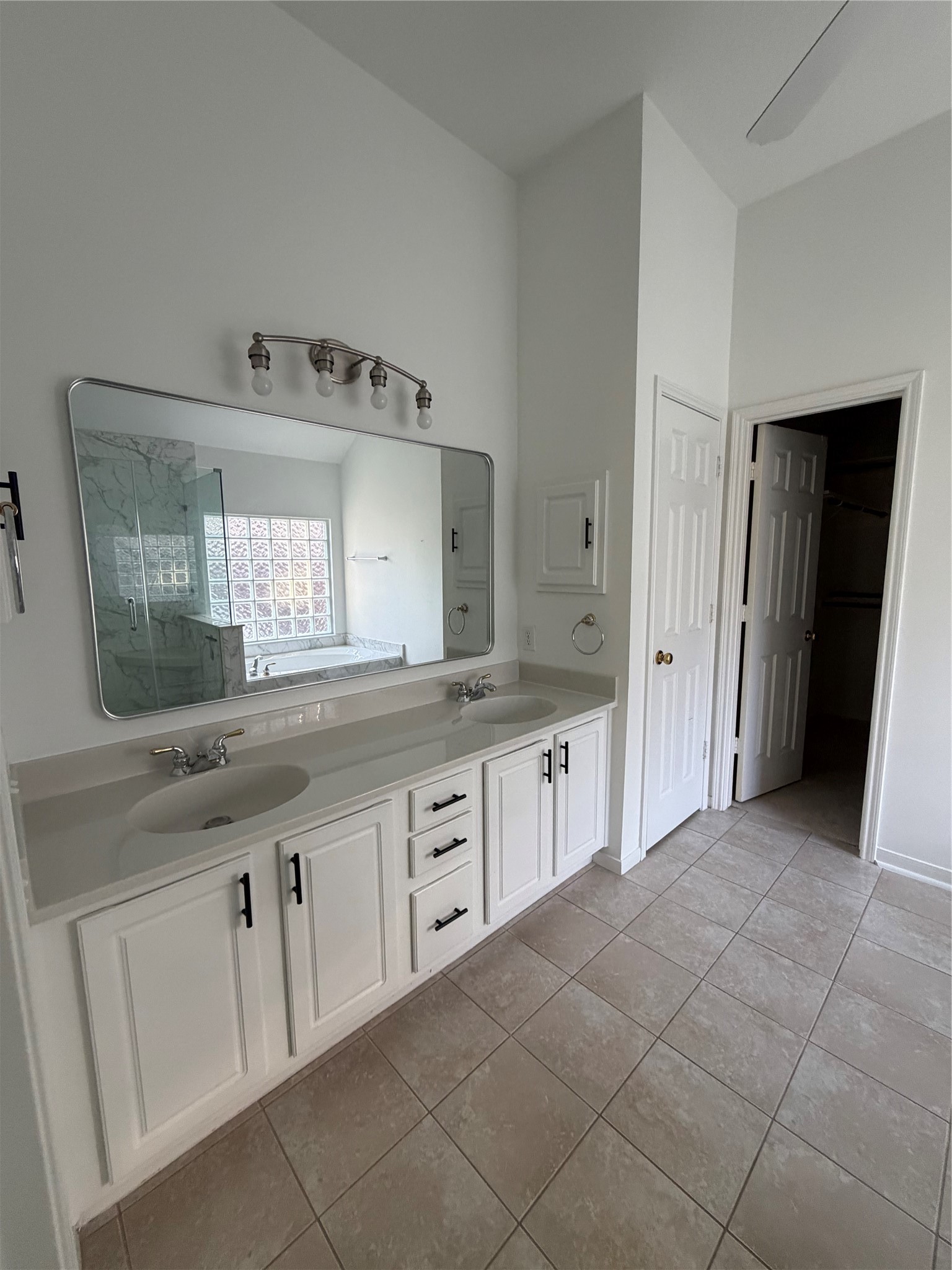 19026 Northcanyon Drive Property Photo 12
