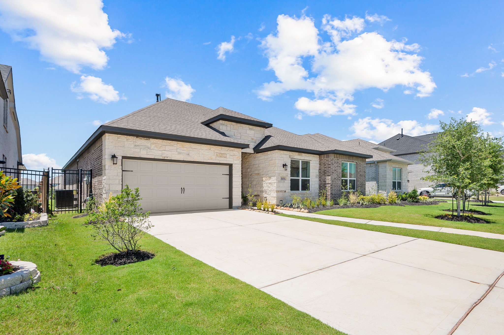 31051 Sun Valley Drive Property Photo 2