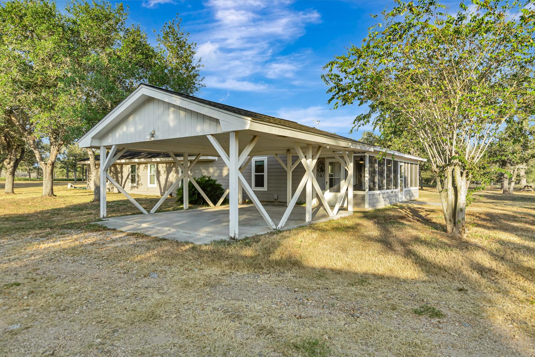 351 Sulphur Estates Road, Victoria Tx 77905 Property Photo 2