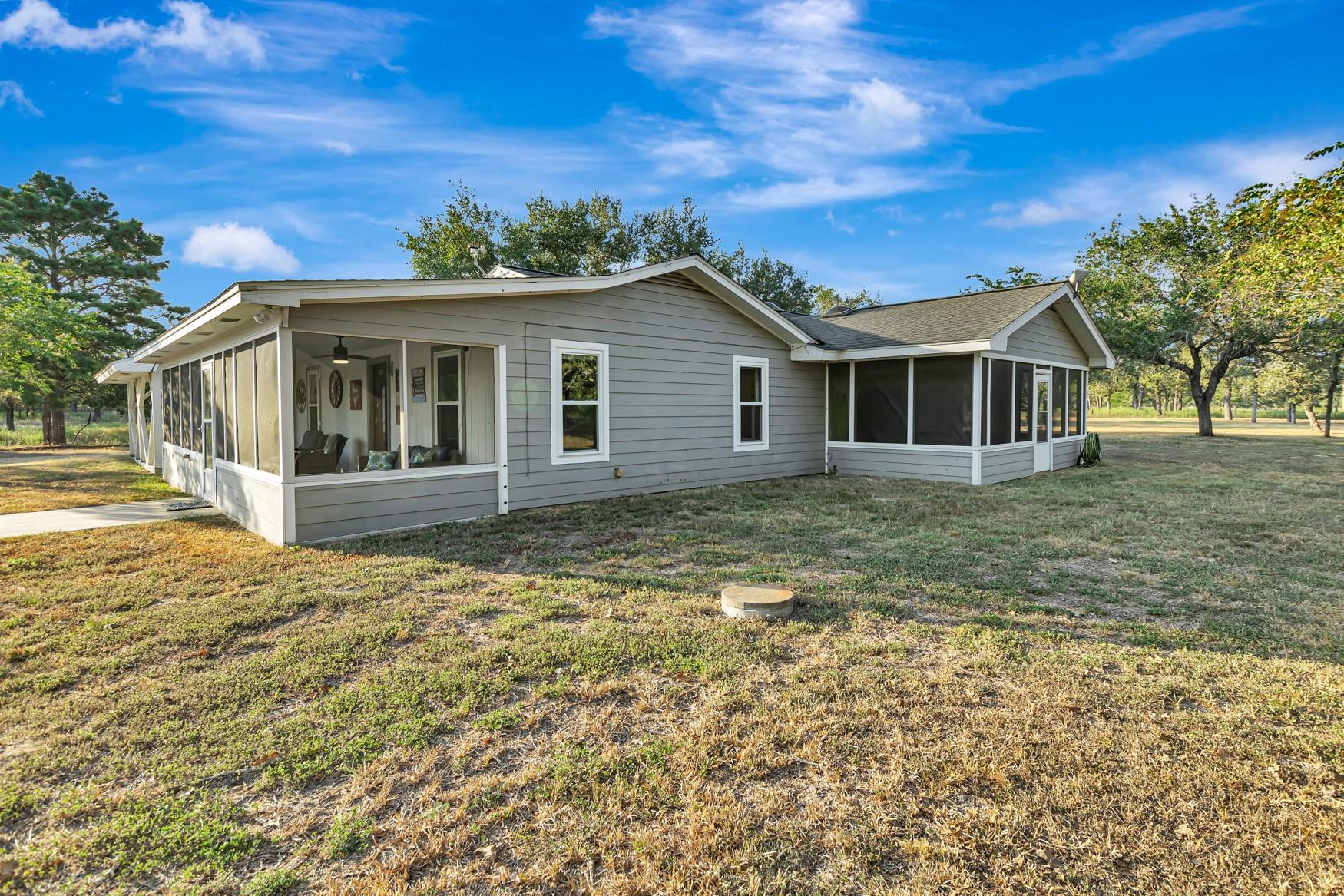 351 Sulphur Estates Road, Victoria Tx 77905 Property Photo 4