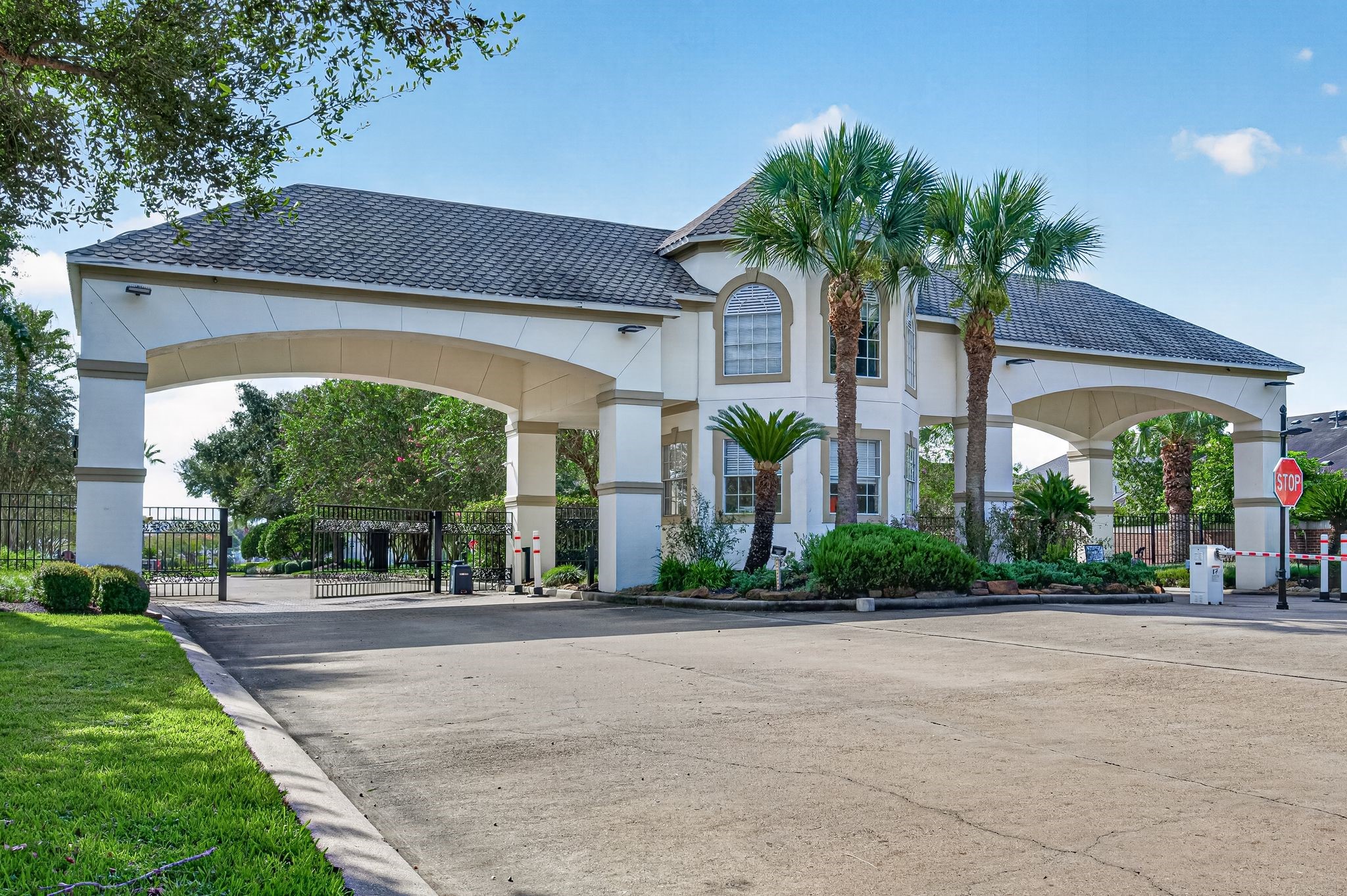 2227 Vinemead Court Property Photo 1