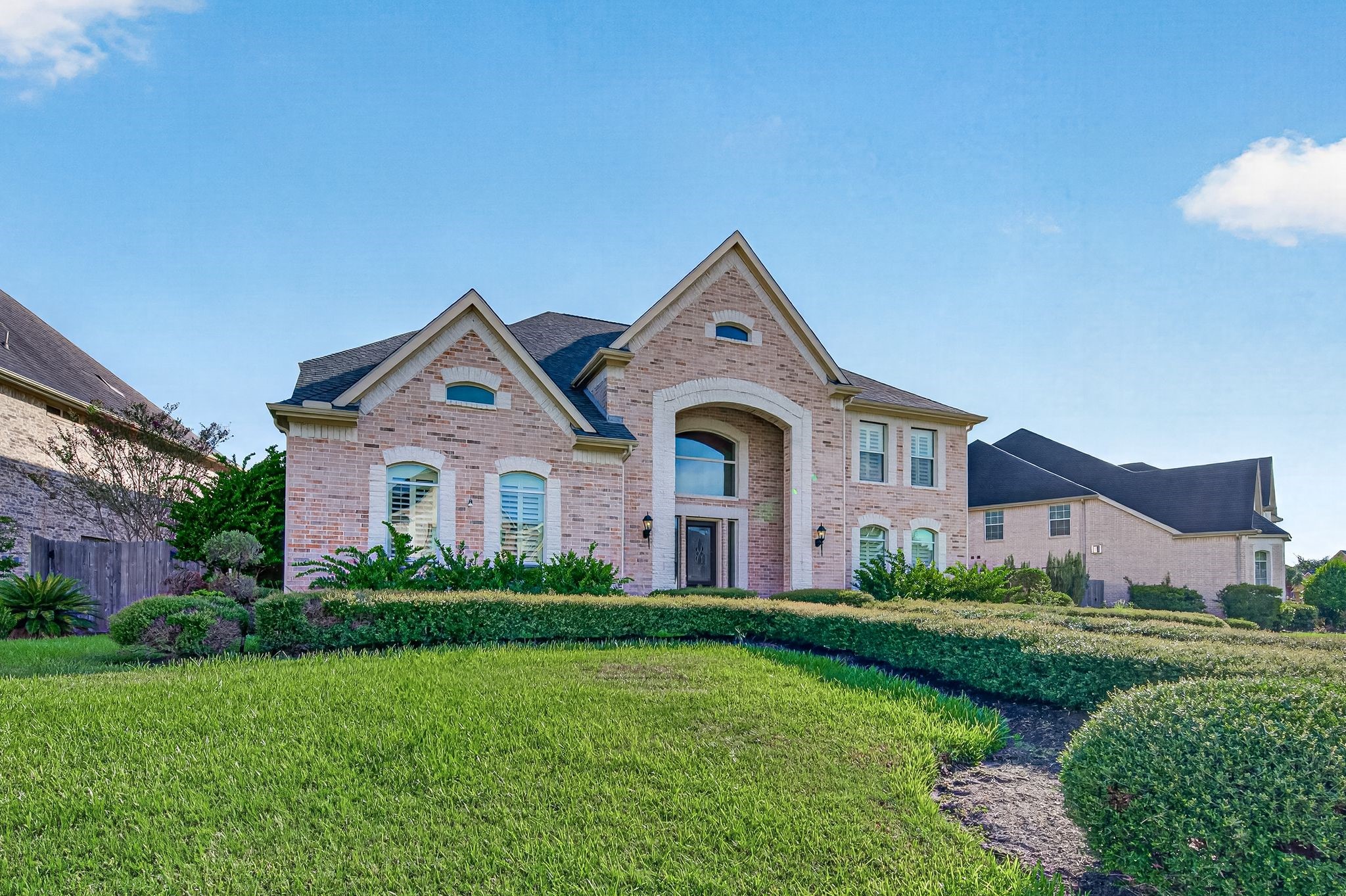 2227 Vinemead Court Property Photo 3