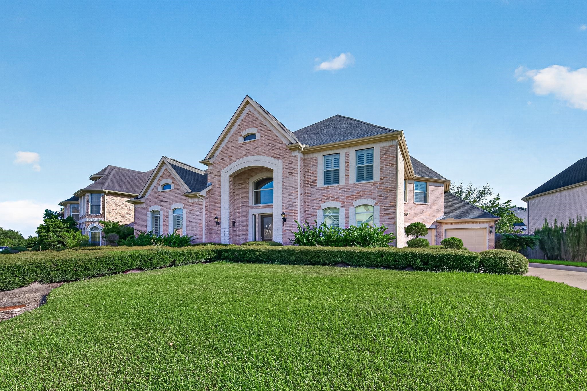 2227 Vinemead Court Property Photo 4