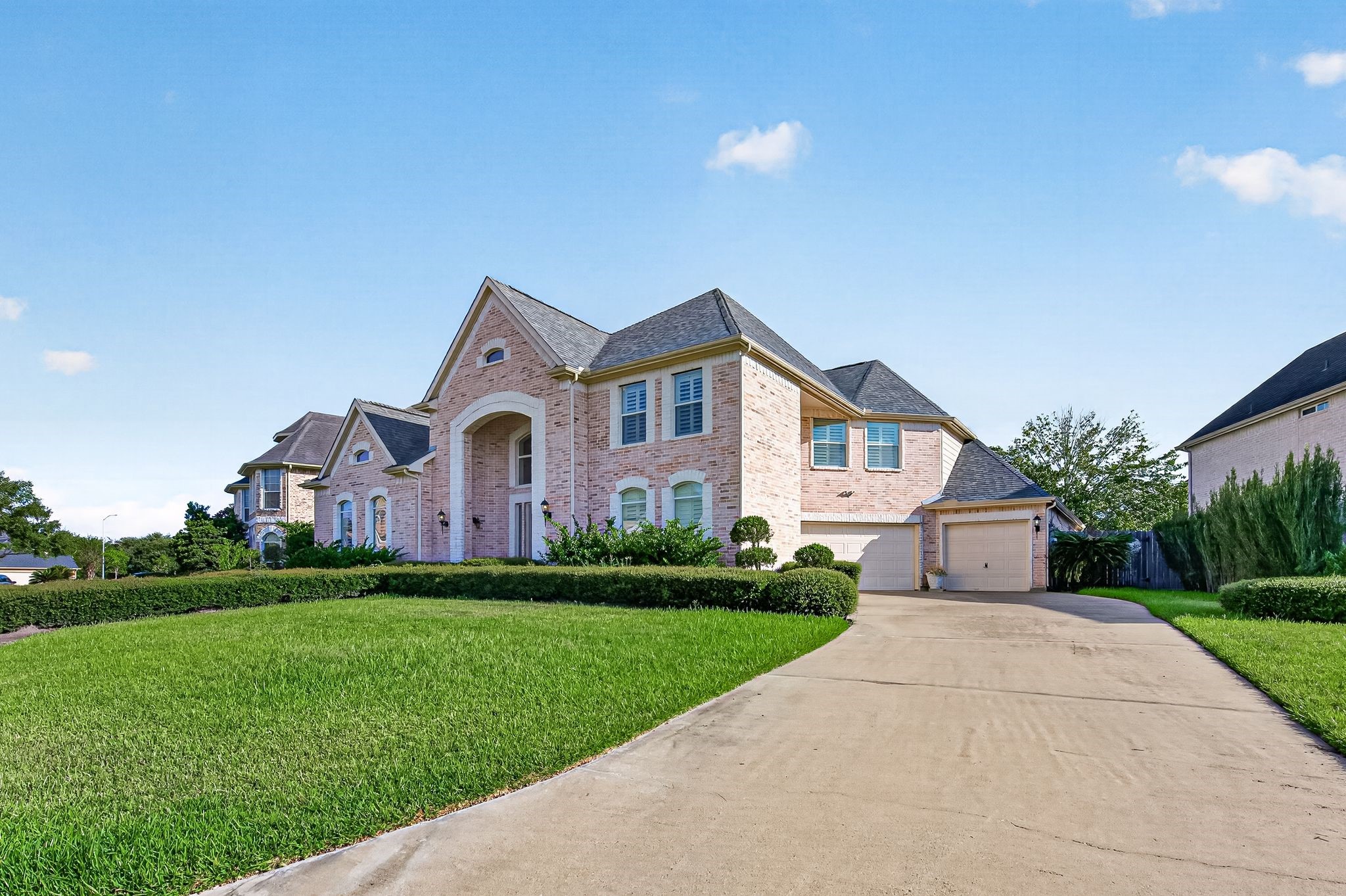 2227 Vinemead Court Property Photo 5