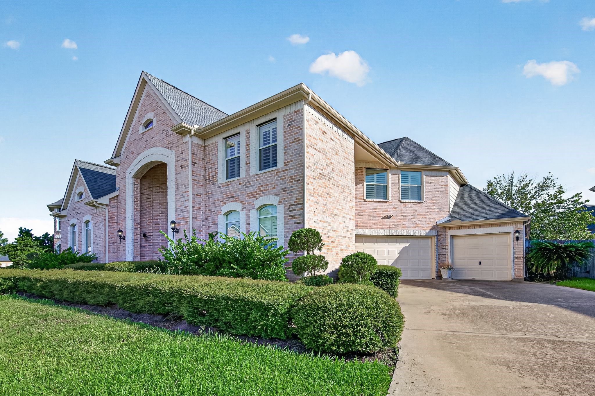 2227 Vinemead Court Property Photo 6