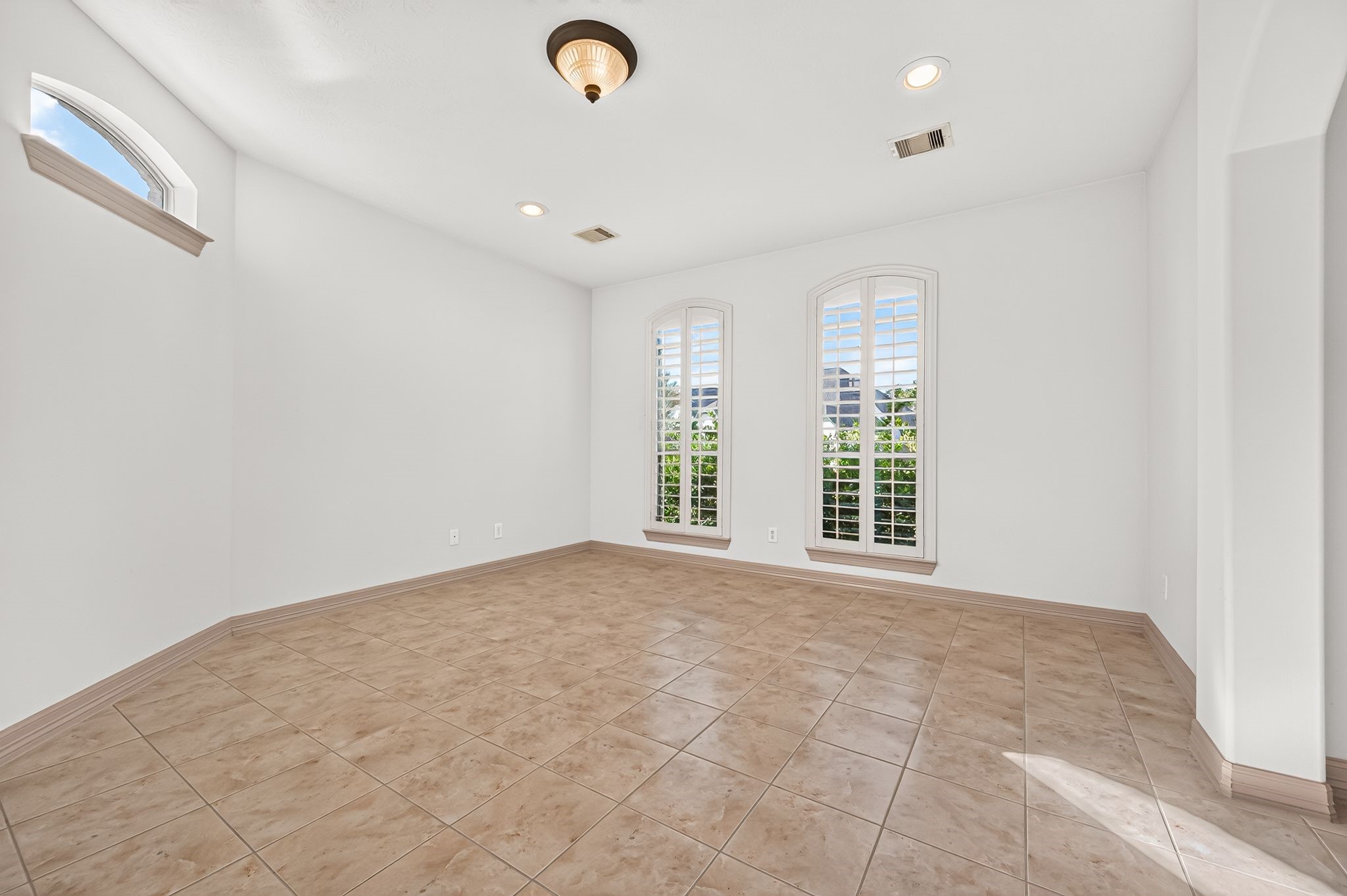 2227 Vinemead Court Property Photo 13