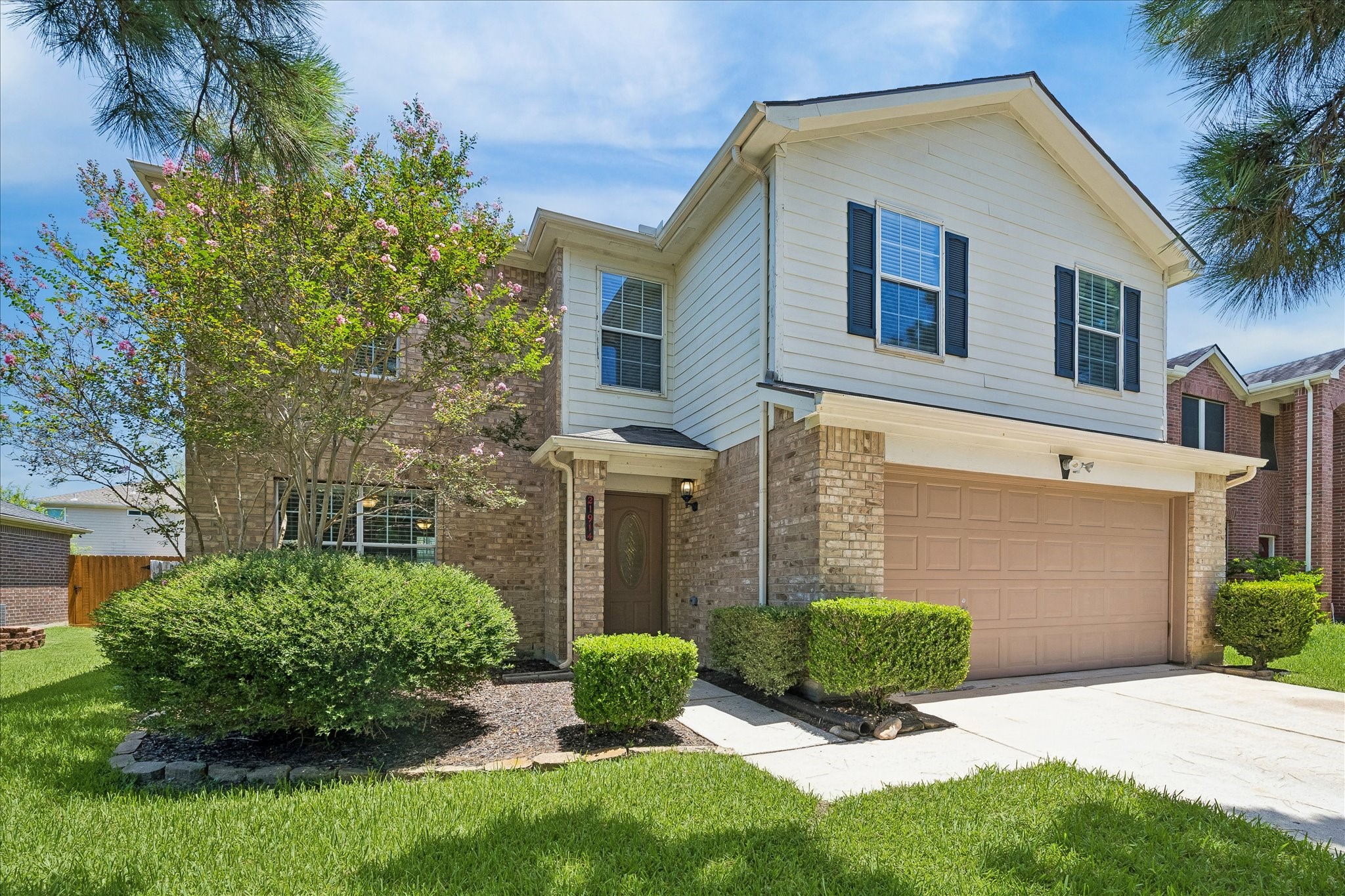 21914 Willow Downs Drive Property Photo 2