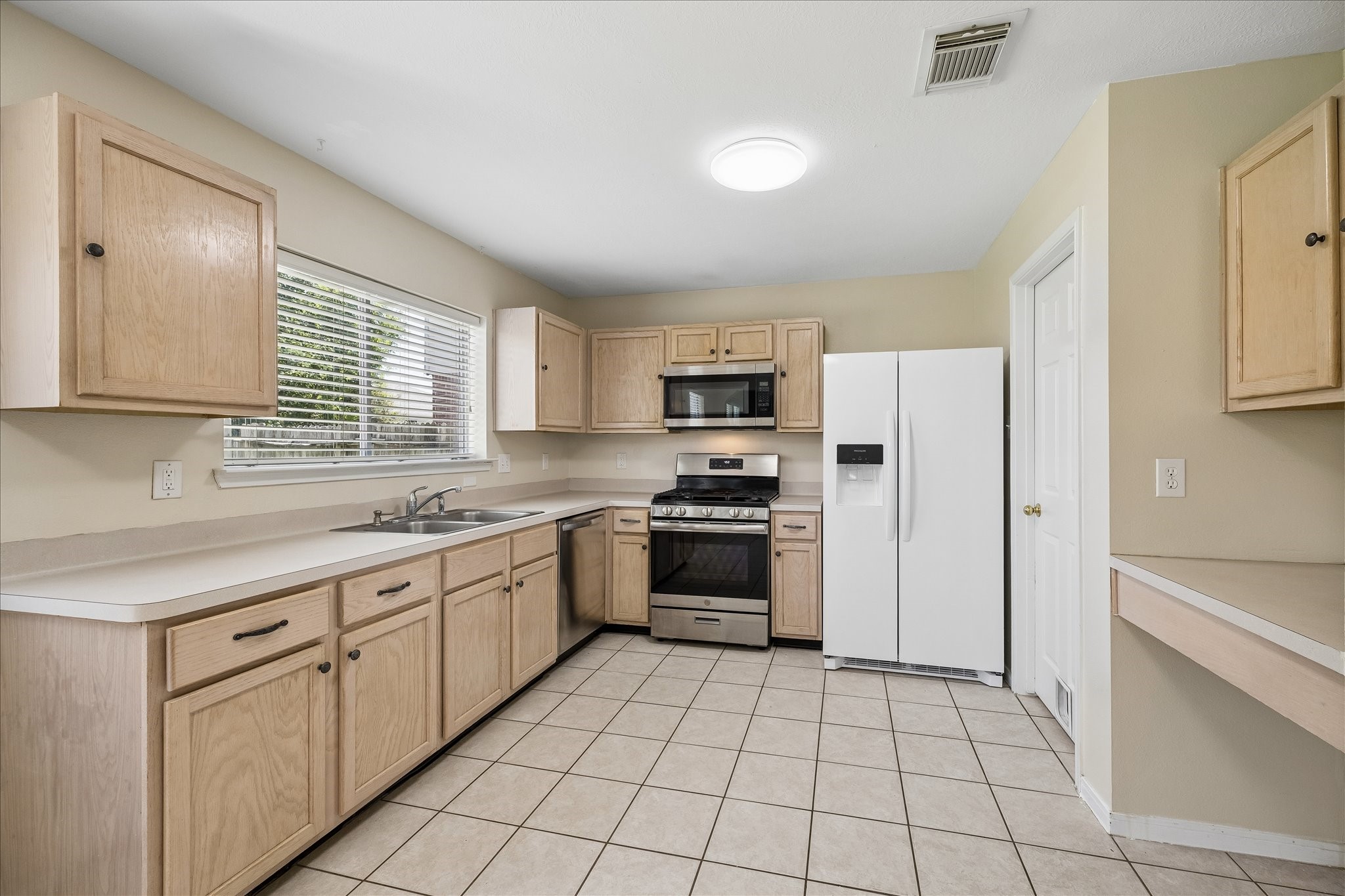 21914 Willow Downs Drive Property Photo 3