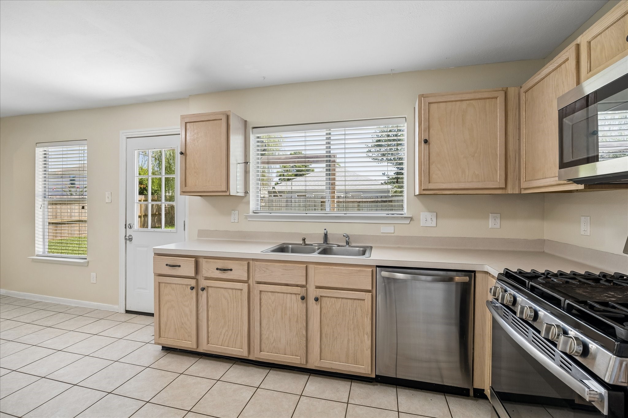 21914 Willow Downs Drive Property Photo 4