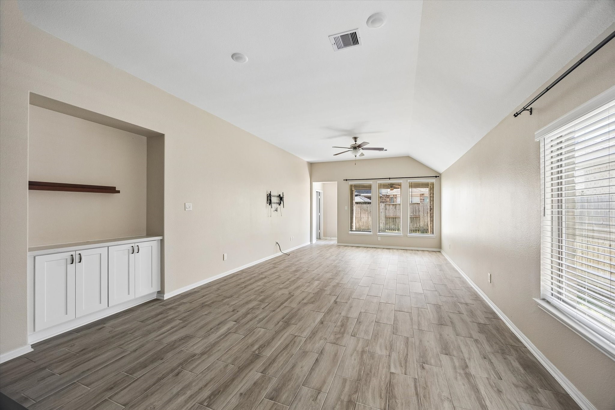 3738 Amoroso Drive Property Photo 4