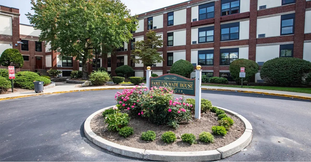 54 Haverhill St Property Photo 3