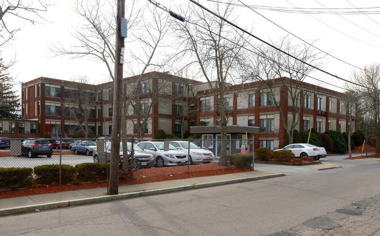 54 Haverhill St Property Photo 5