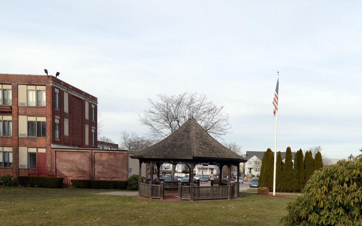 54 Haverhill St Property Photo 7