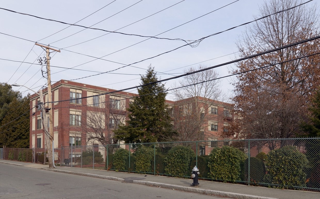 54 Haverhill St Property Photo 8