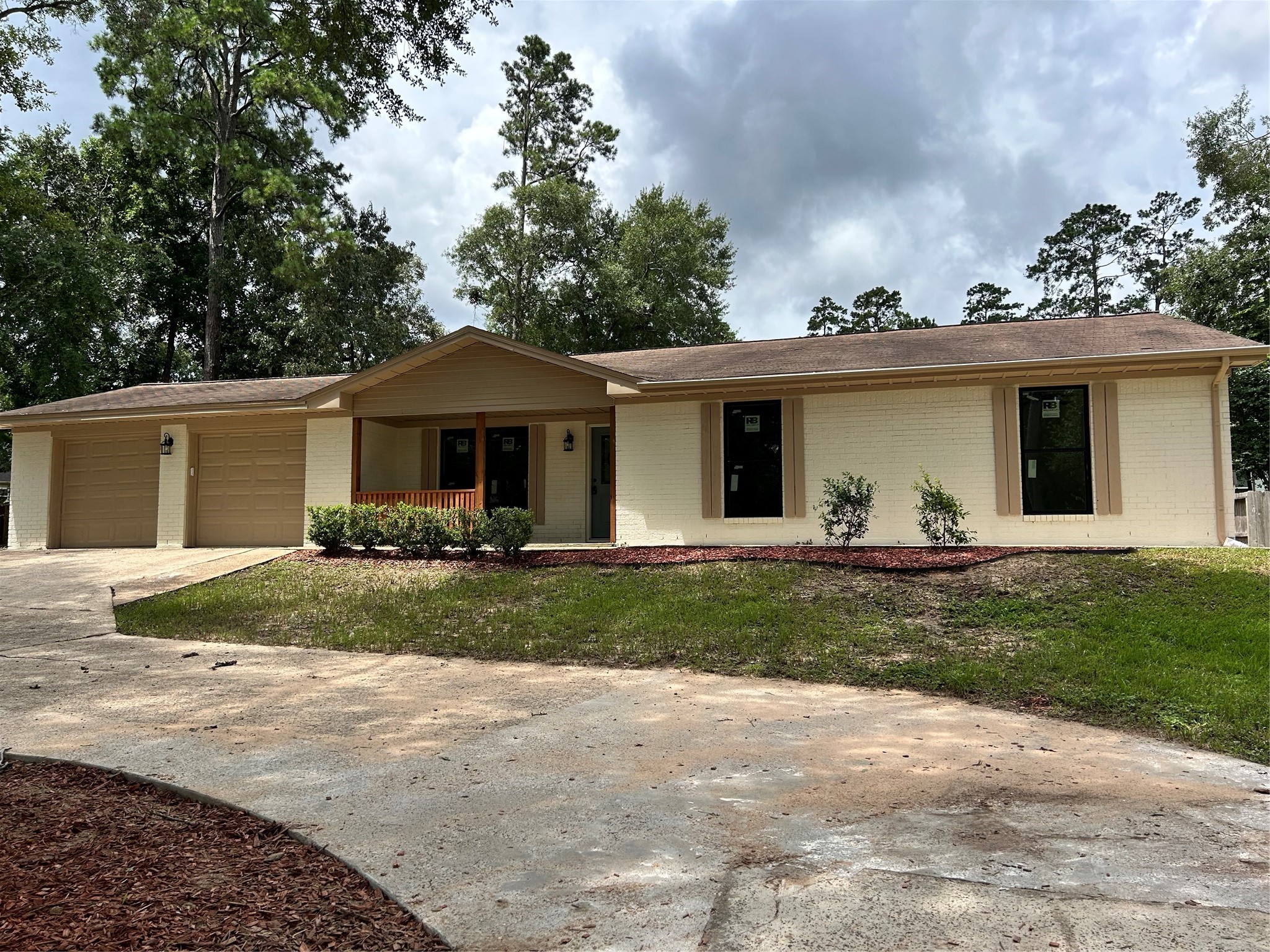 9096 N Comanche Circle Property Photo 1