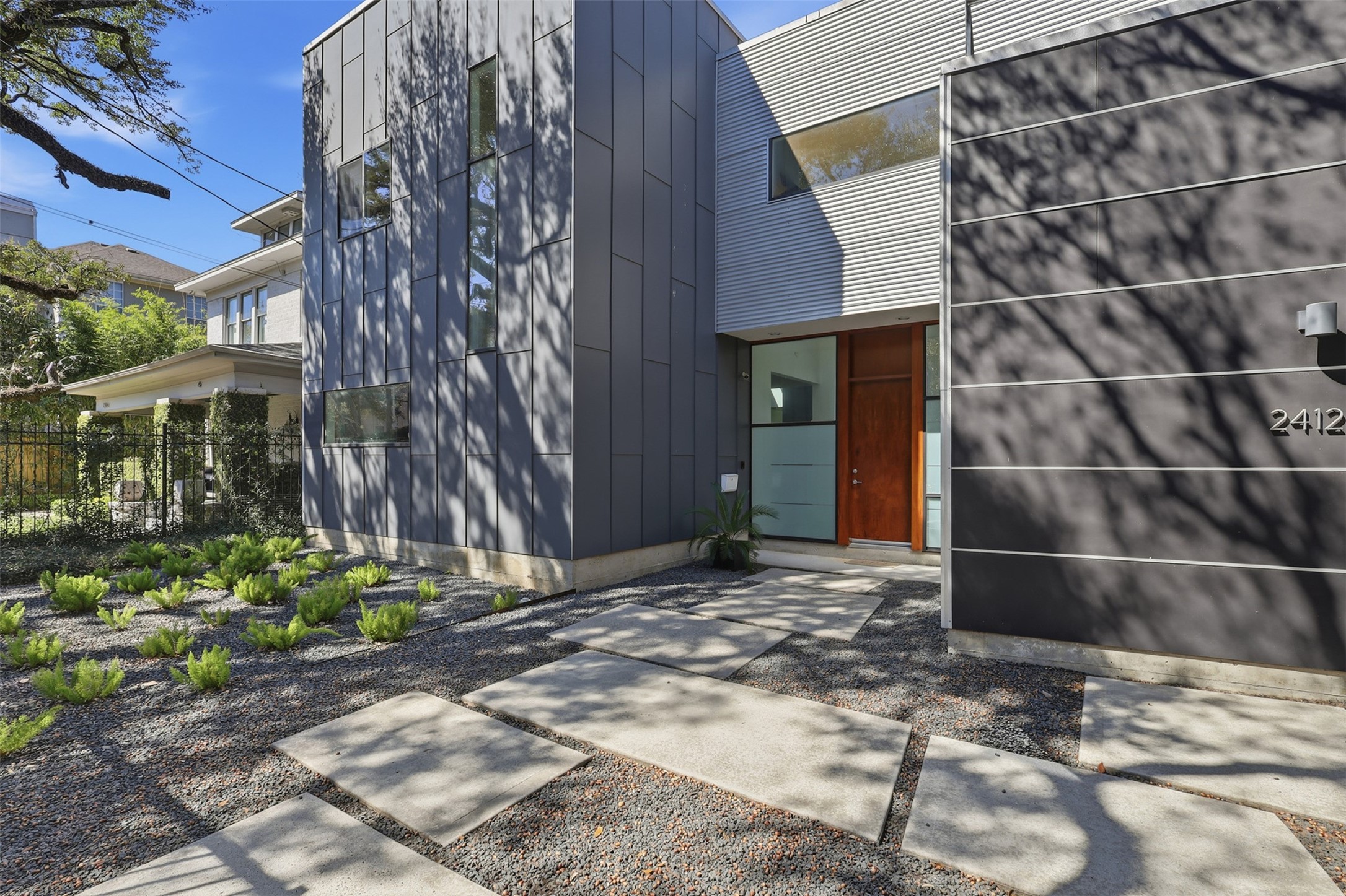 2412 Helena Street Property Photo 4