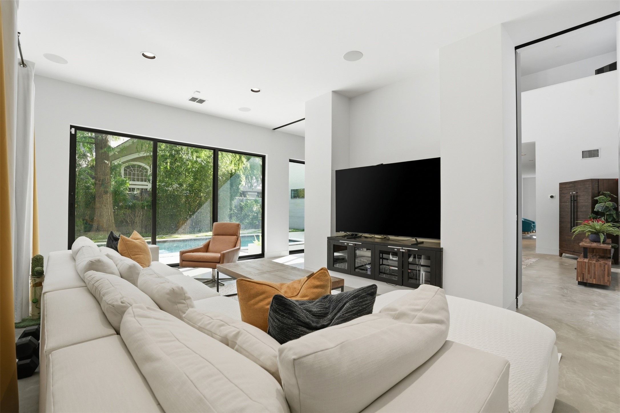 2412 Helena Street Property Photo 17