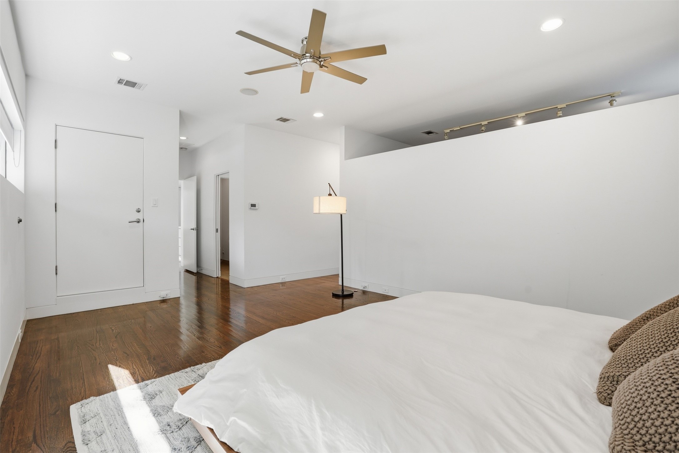 2412 Helena Street Property Photo 28