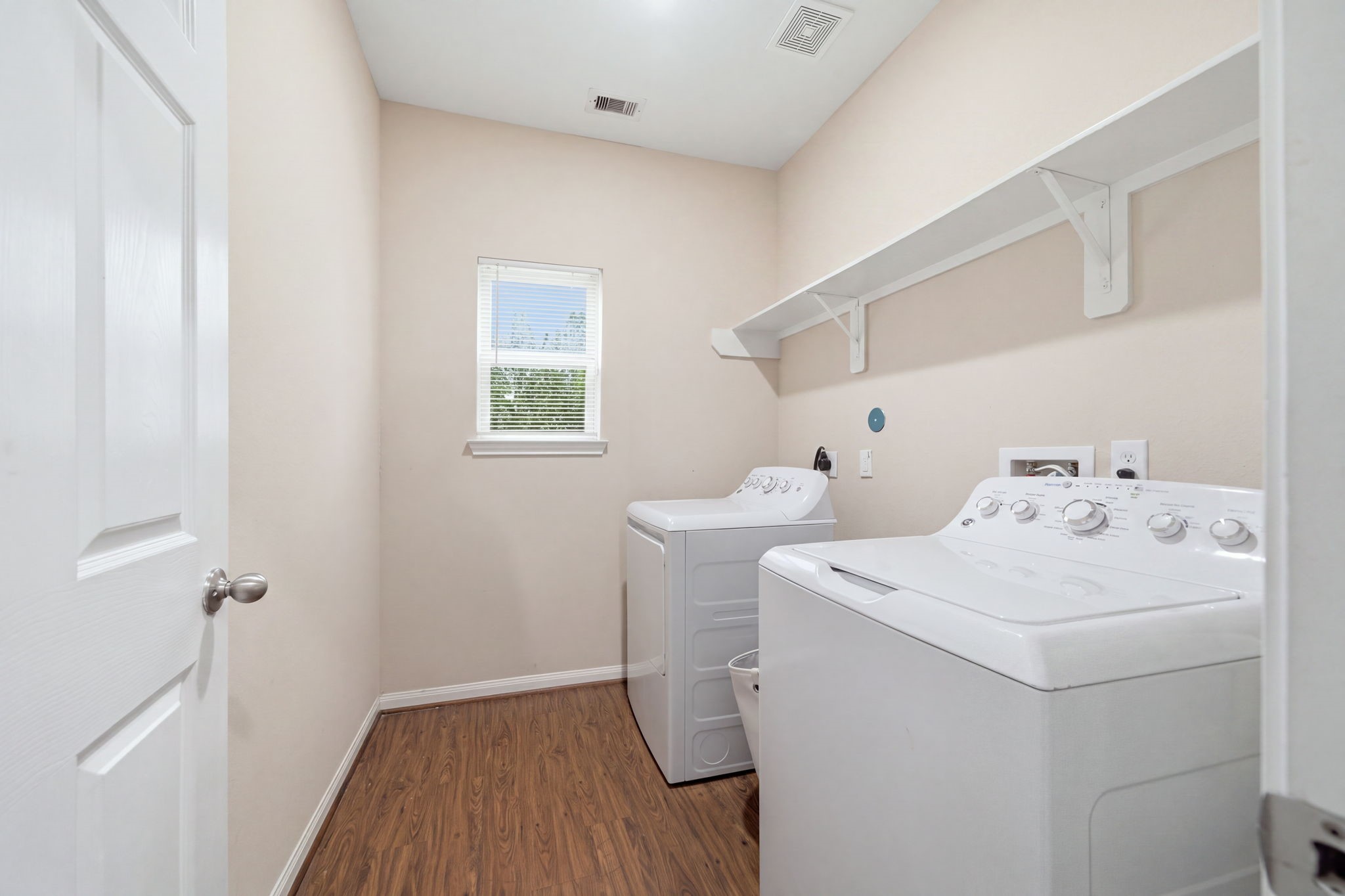 4528 Mayflower Street A/b Property Photo 15