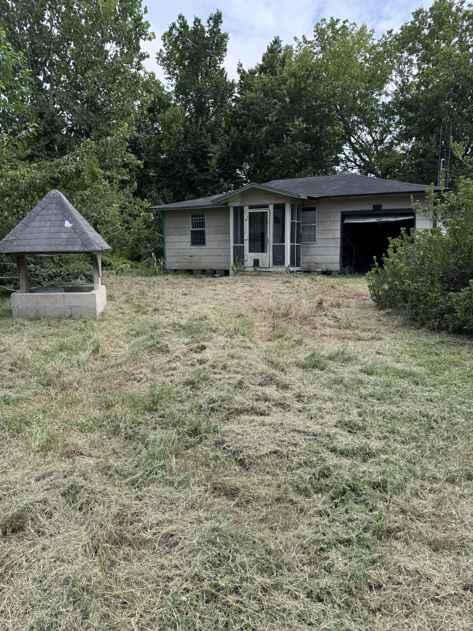 13015 Woody Road Property Photo 1
