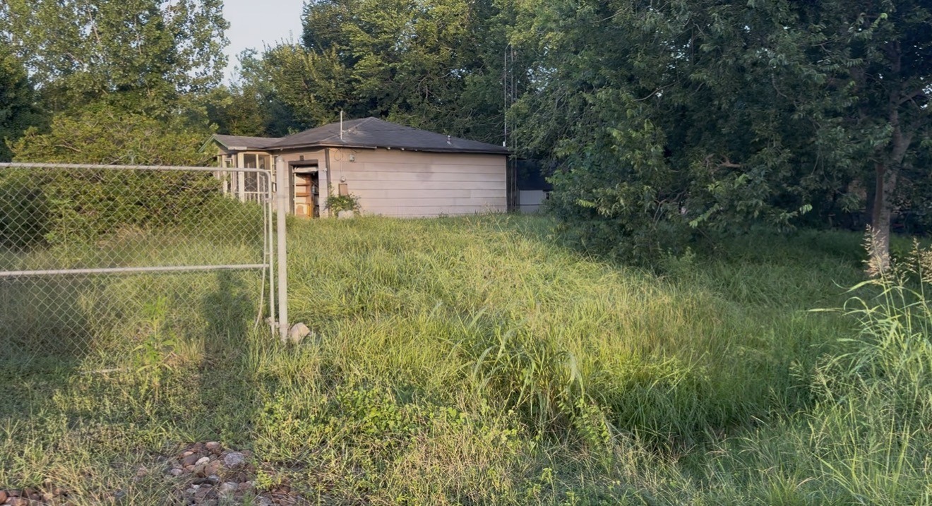 13015 Woody Road Property Photo 6