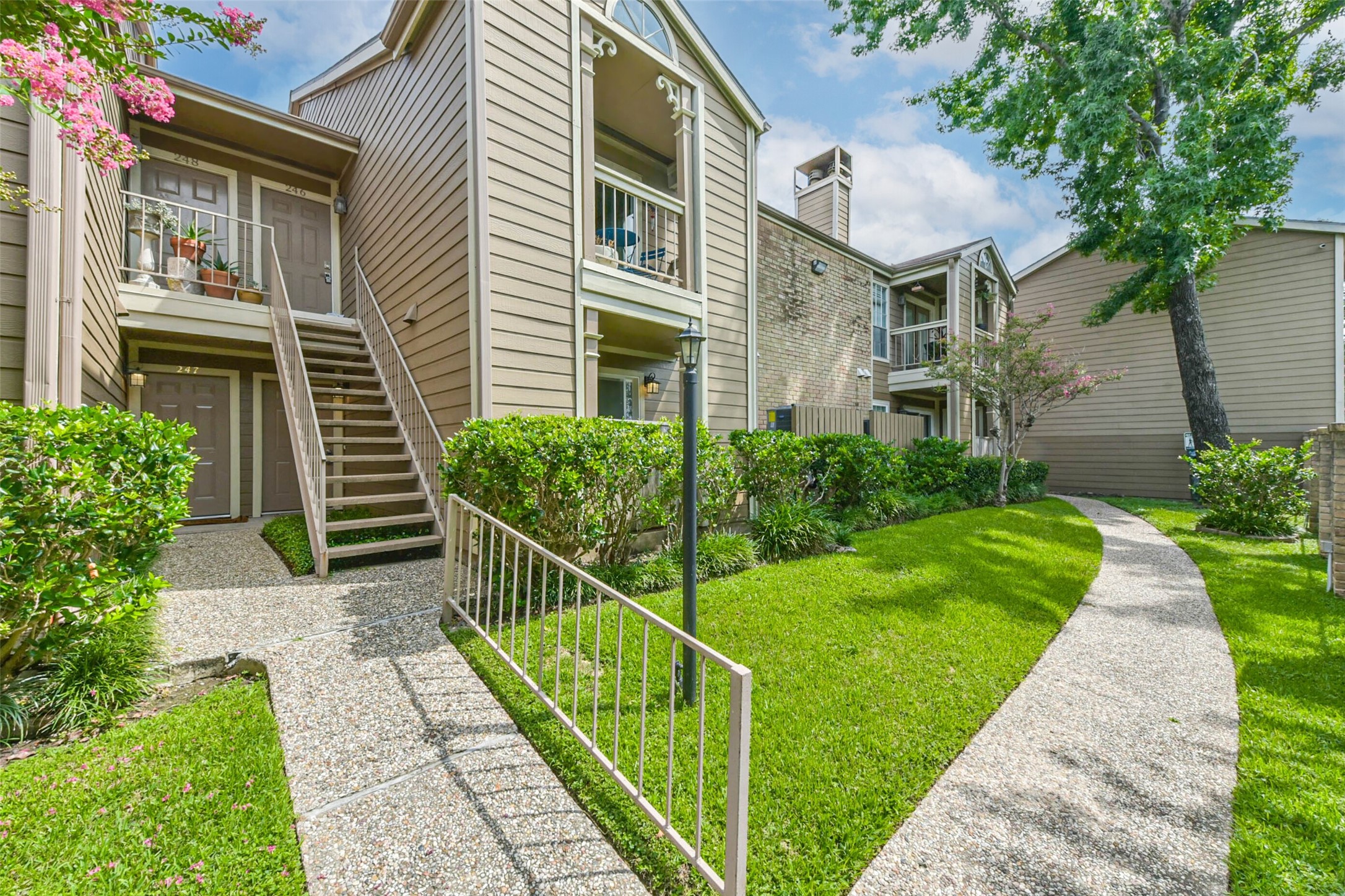1860 White Oak Drive 245 Property Photo 1